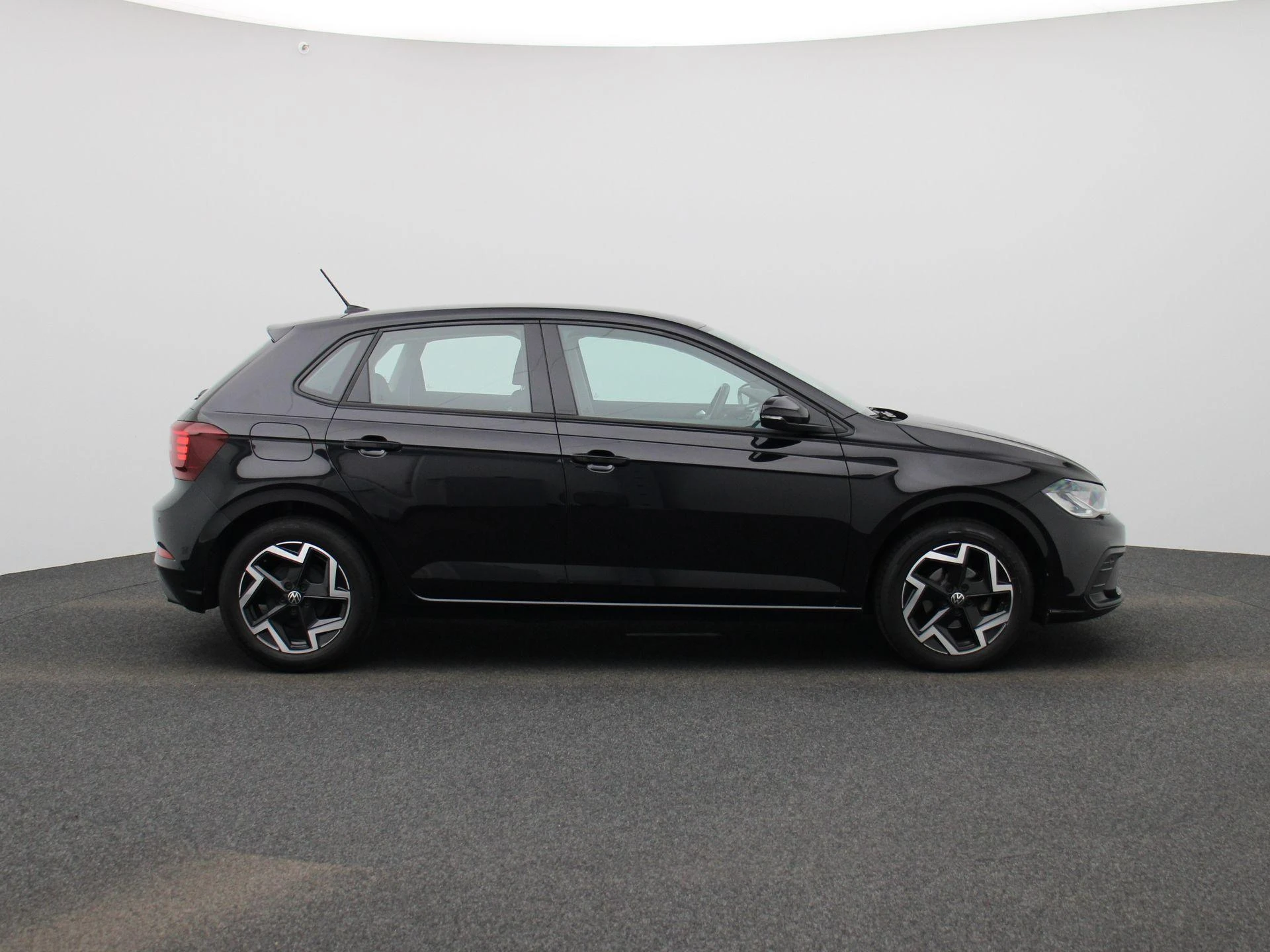 Volkswagen-Polo-image-5