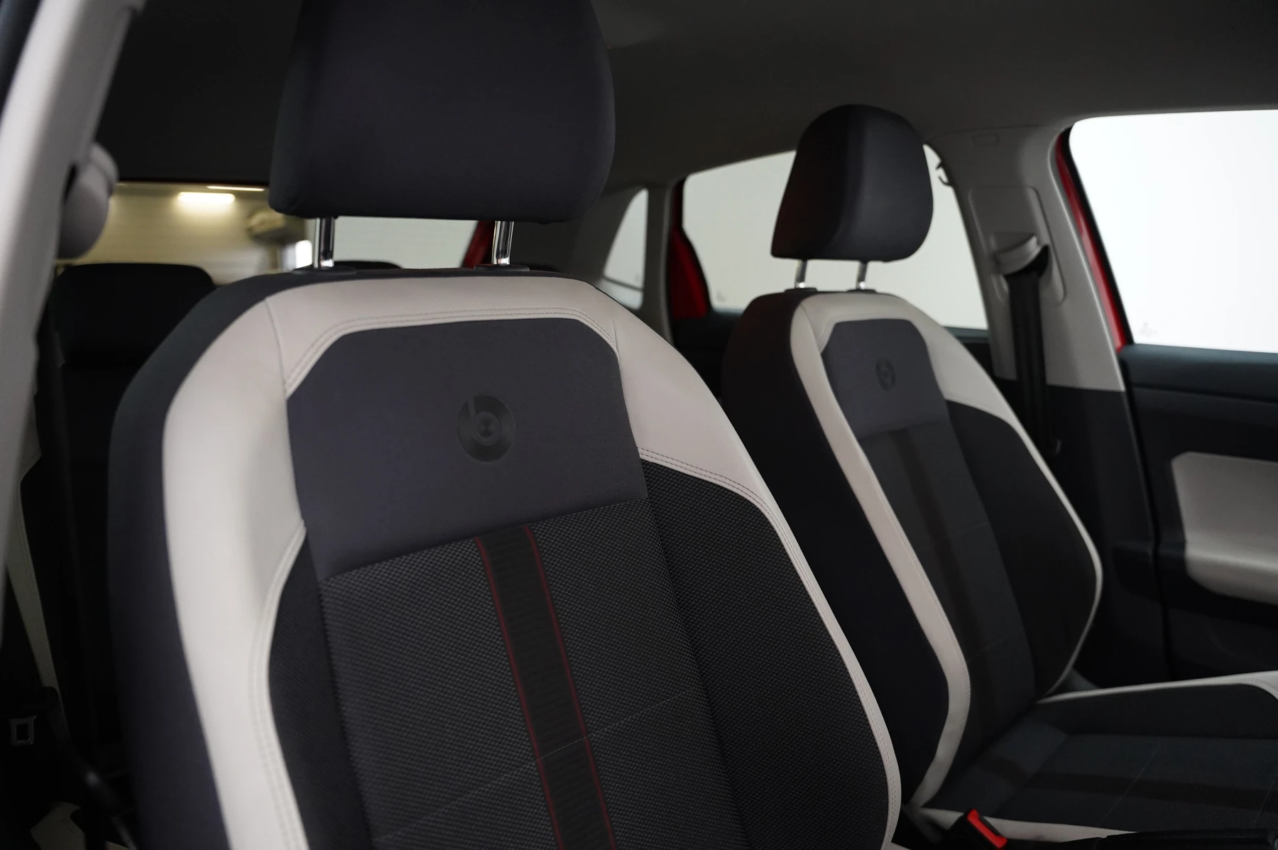 Volkswagen-Polo-image-24