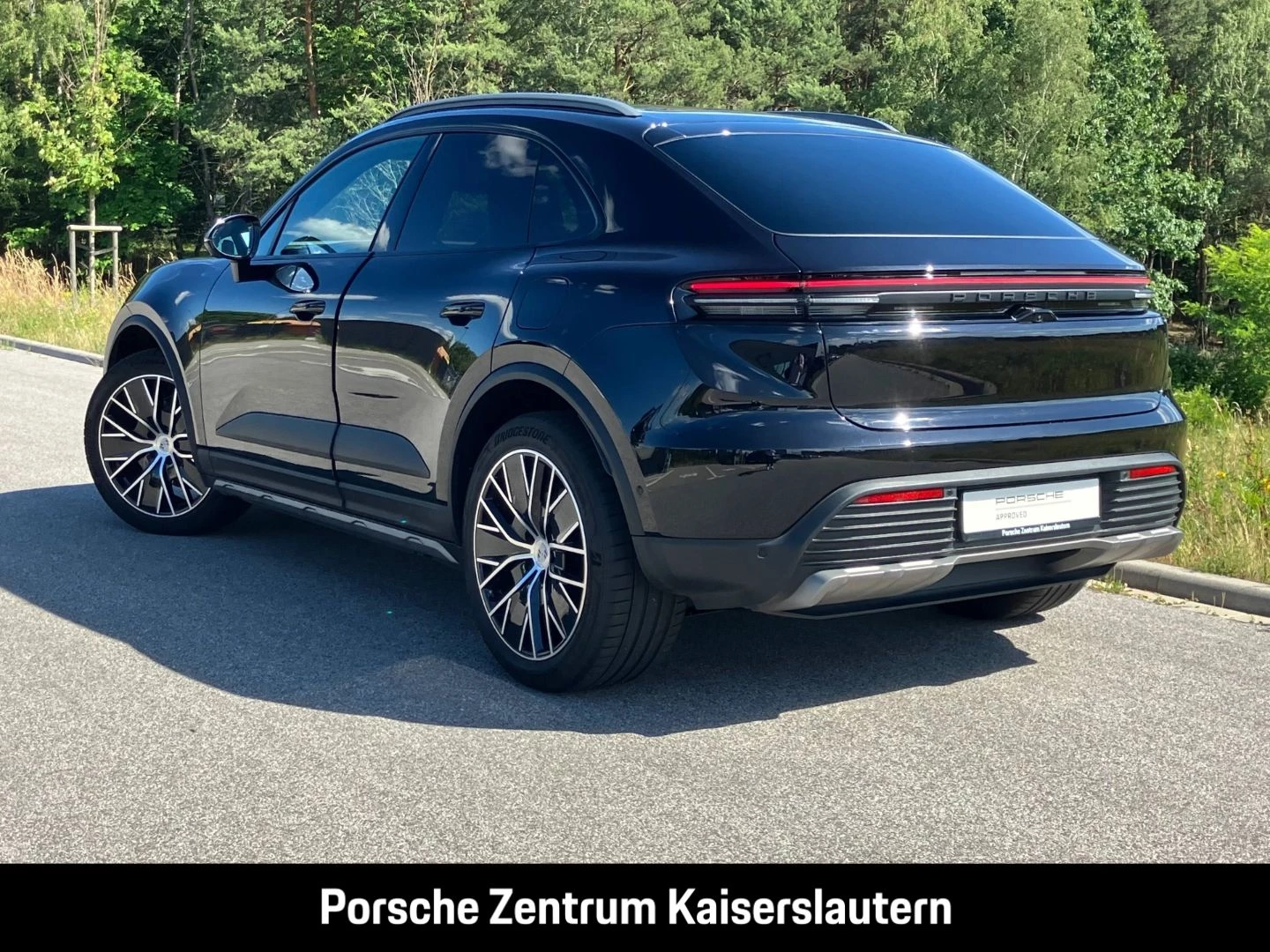 Porsche Macan Hinterachslenkung BOSE Luftfederung 21-Zol -