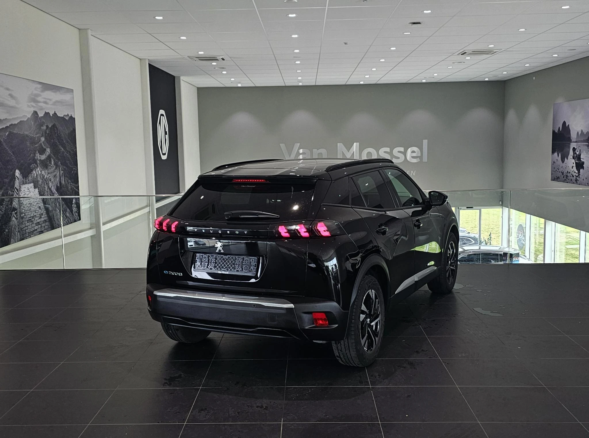 Peugeot-e-2008-image-5
