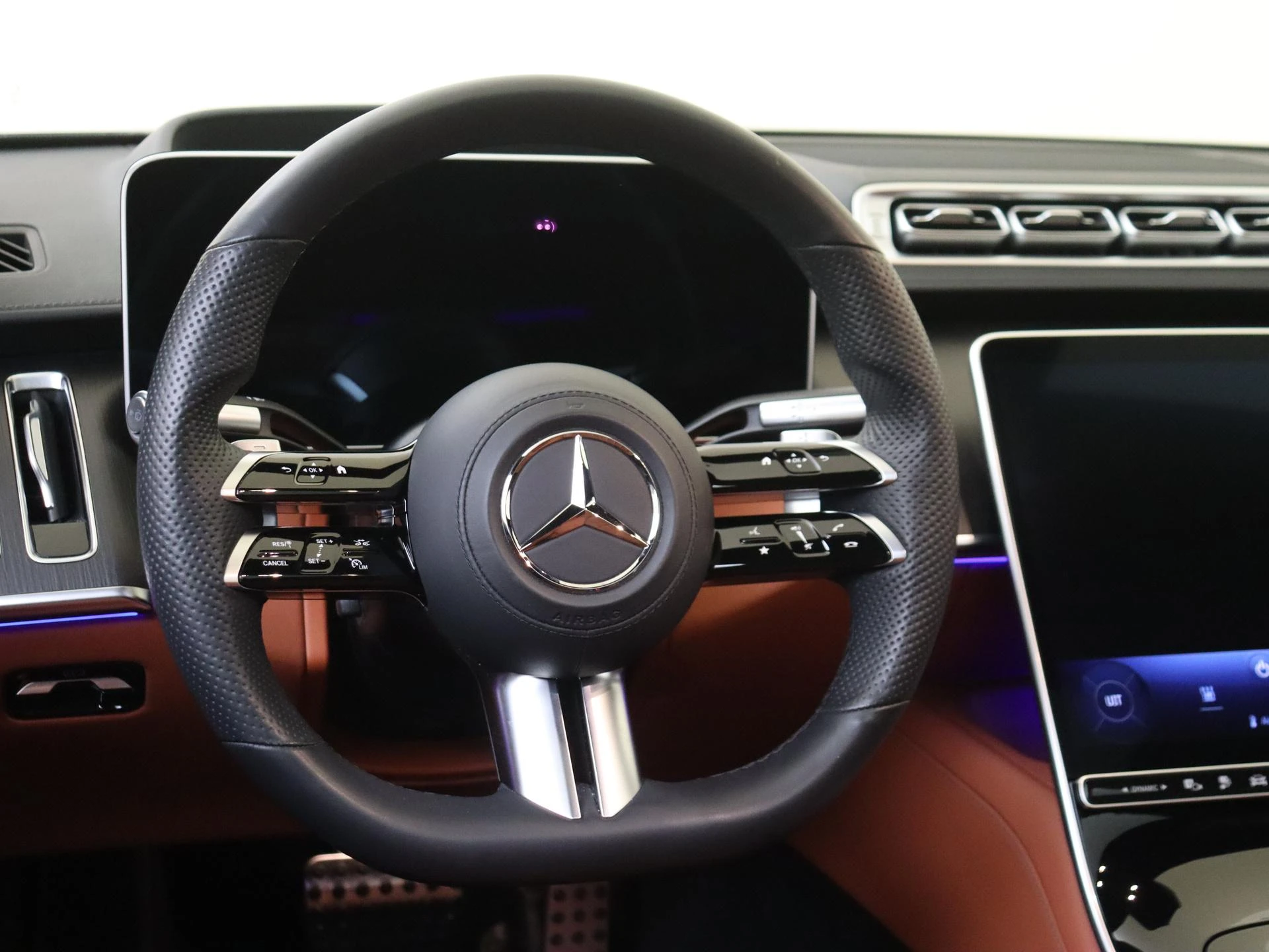 Mercedes-Benz-S-Klasse-image-11