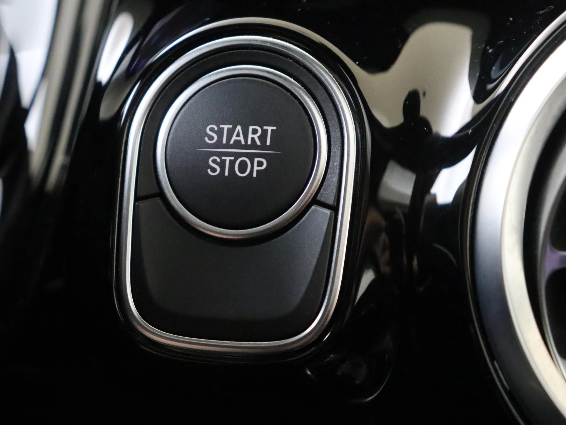 Mercedes-Benz-EQA-image-25