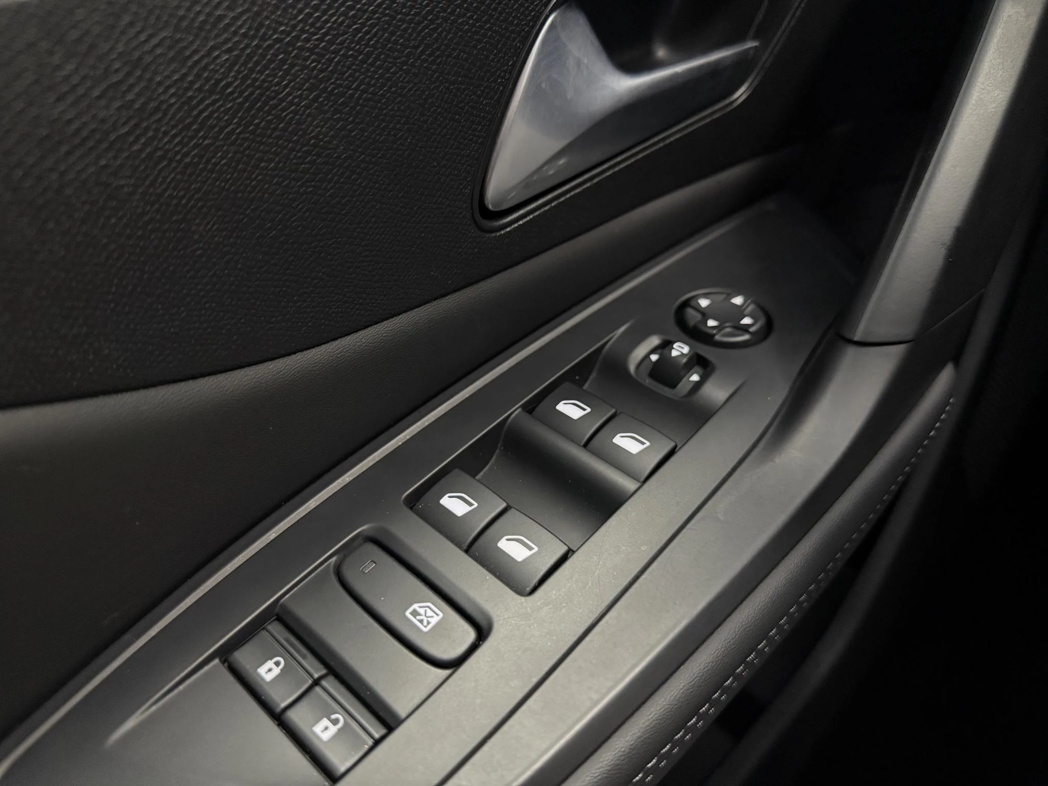 Peugeot-408-image-11