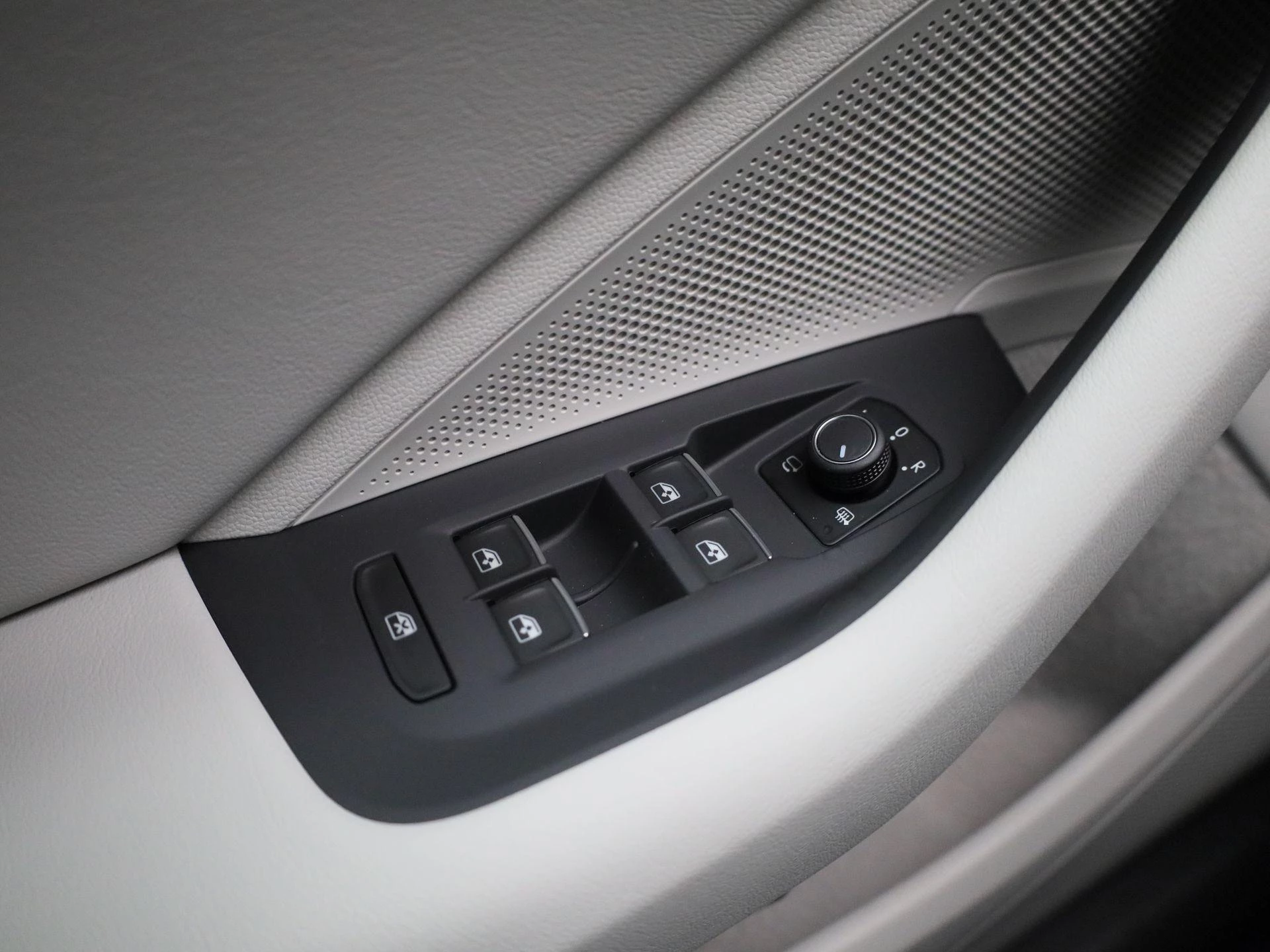 Volkswagen-Passat-image-25