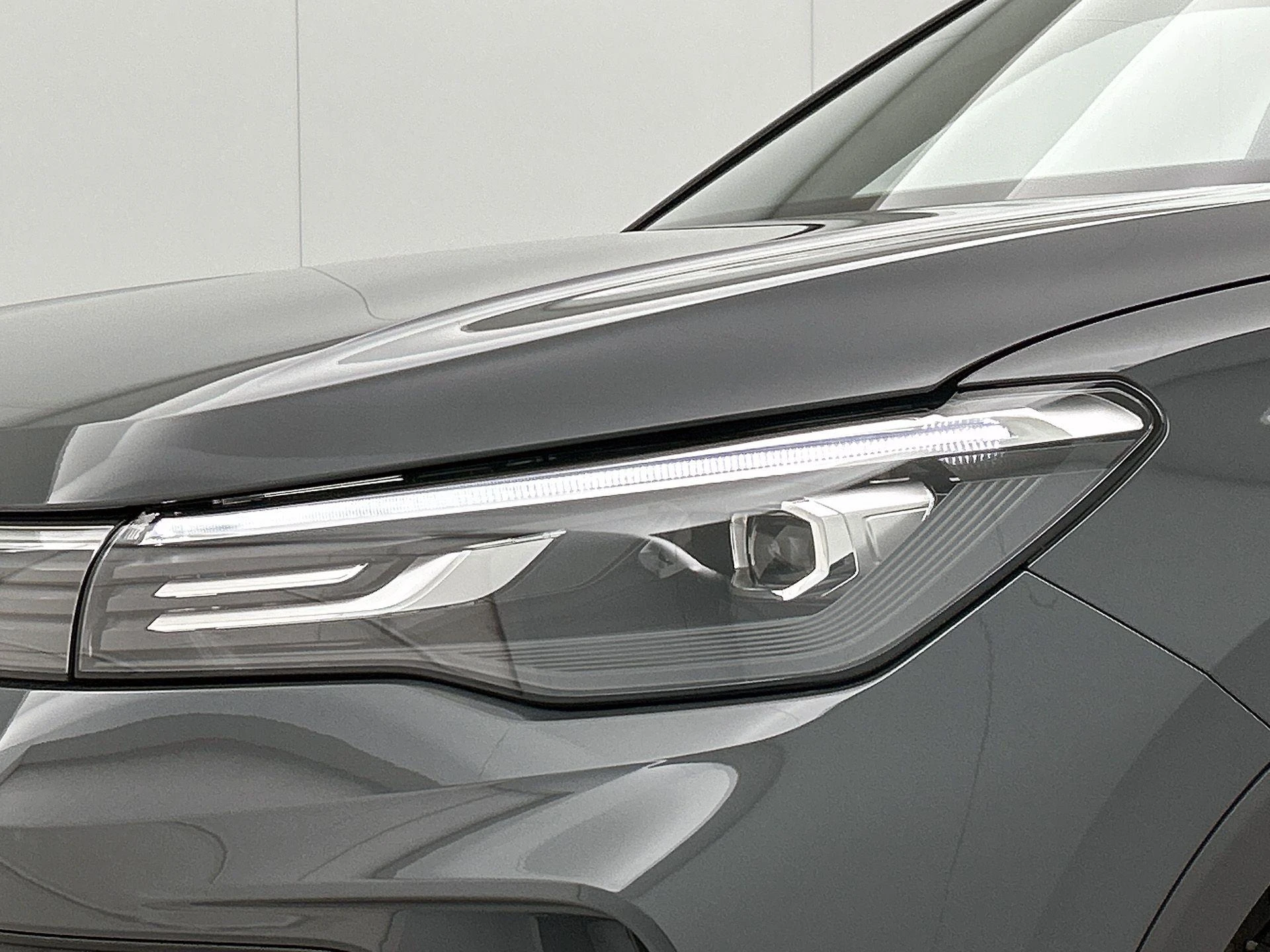 Volkswagen-Tiguan-image-36