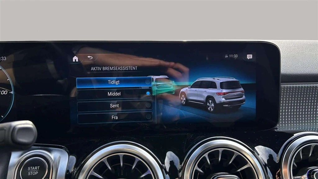 Mercedes-Benz-EQB-image-22