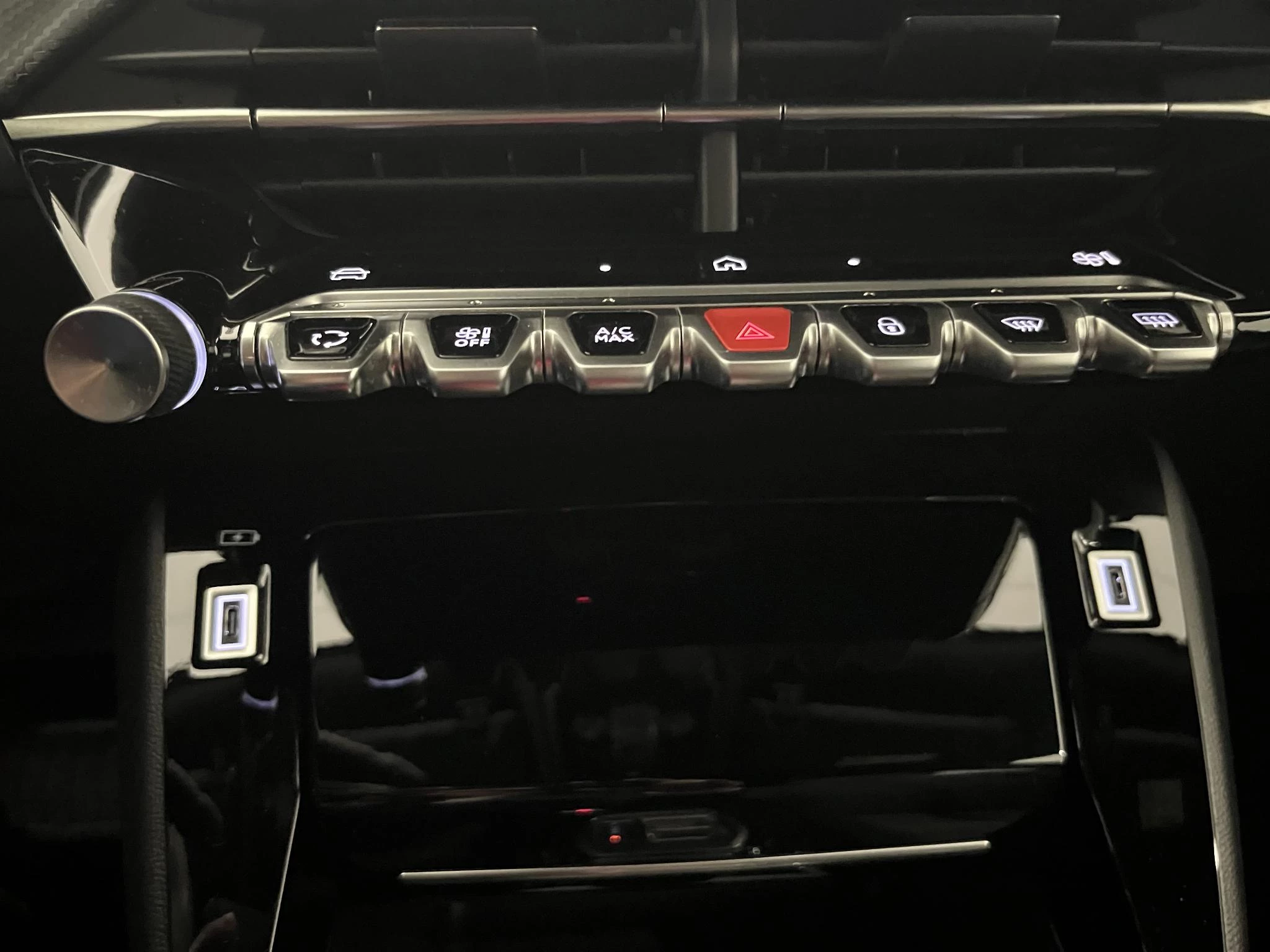Peugeot-e-2008-image-12
