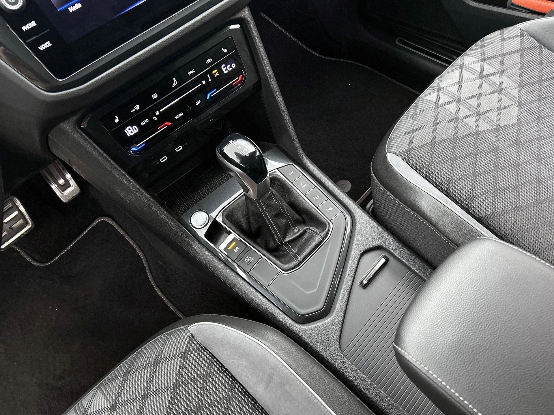 Volkswagen-Tiguan-image-29