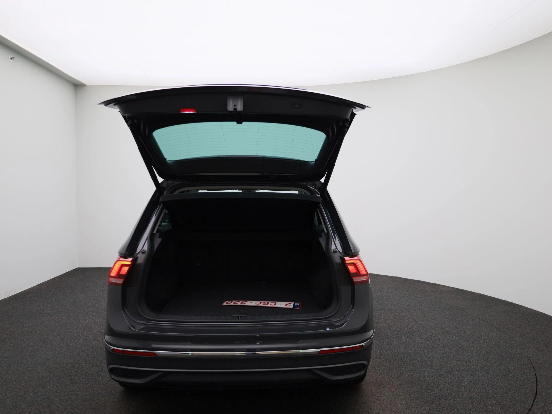 Volkswagen-Tiguan-image-10