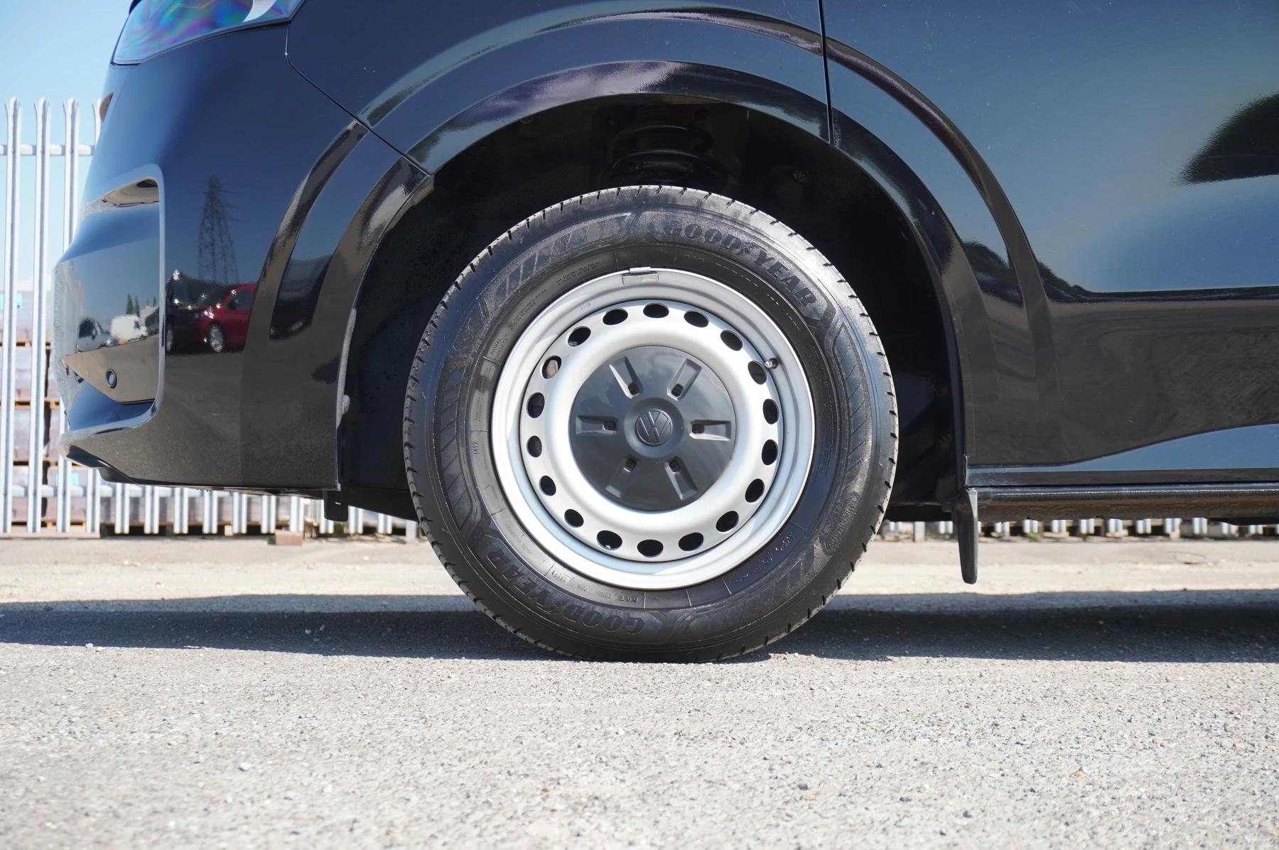 Volkswagen-Transporter-image-4