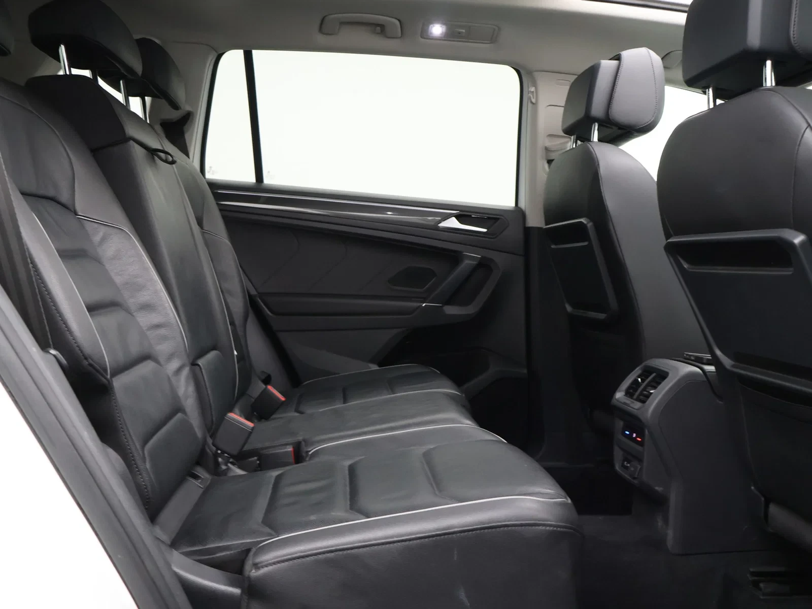 Volkswagen Tiguan Allspace Tiguan R-Line AllSpace Platinum 1.5TSI 150PK *AUTOMAAT*PANODAK*TREKHAAK*360° CAMERA*LEDER*ACC*APP-CONNECT*