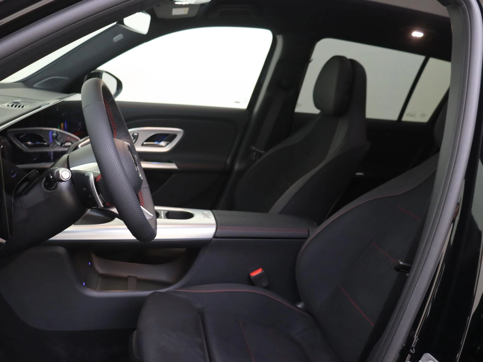 Mercedes-Benz-GLB-image-14