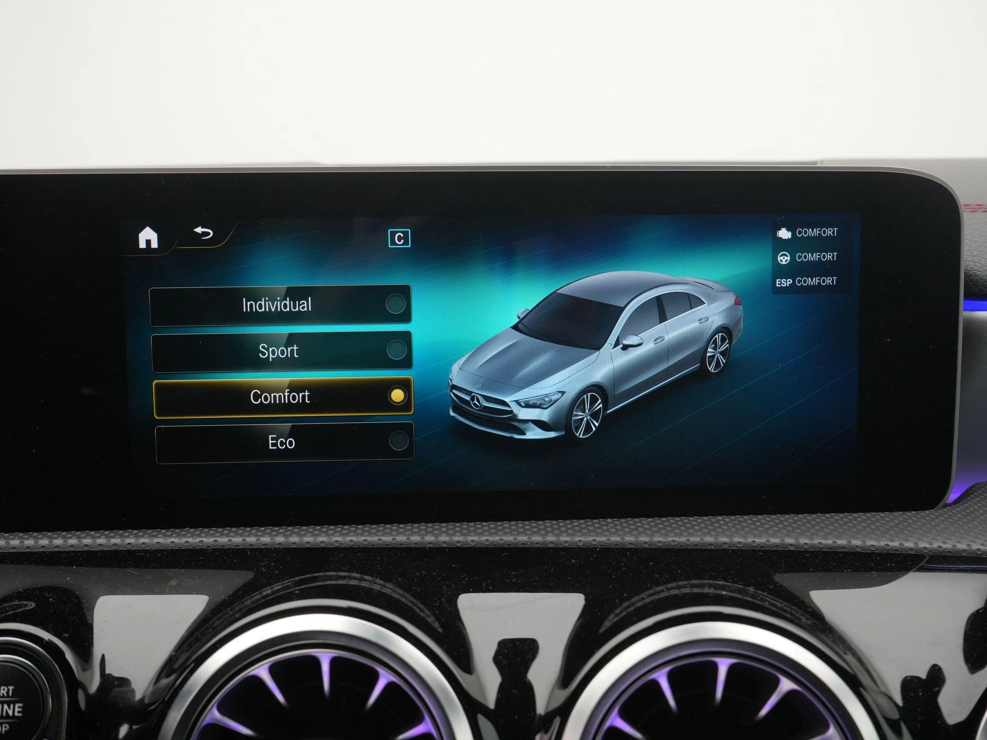 Mercedes-Benz-CLA-image-20