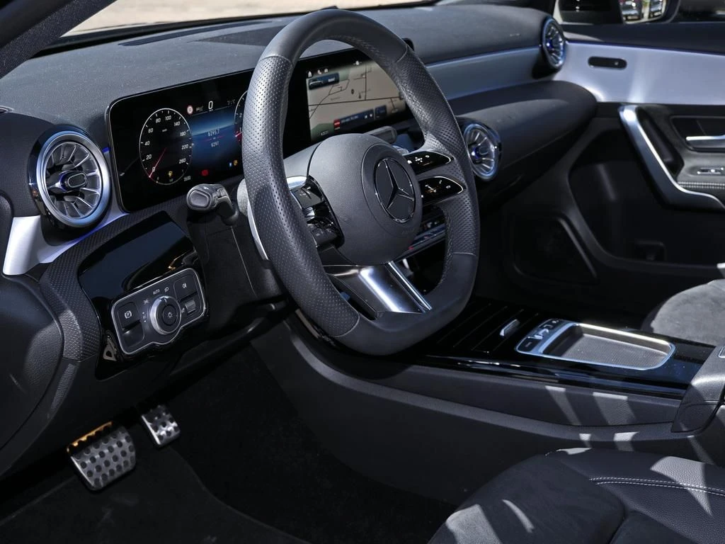 Mercedes-Benz-A-Klasse 200-image-9