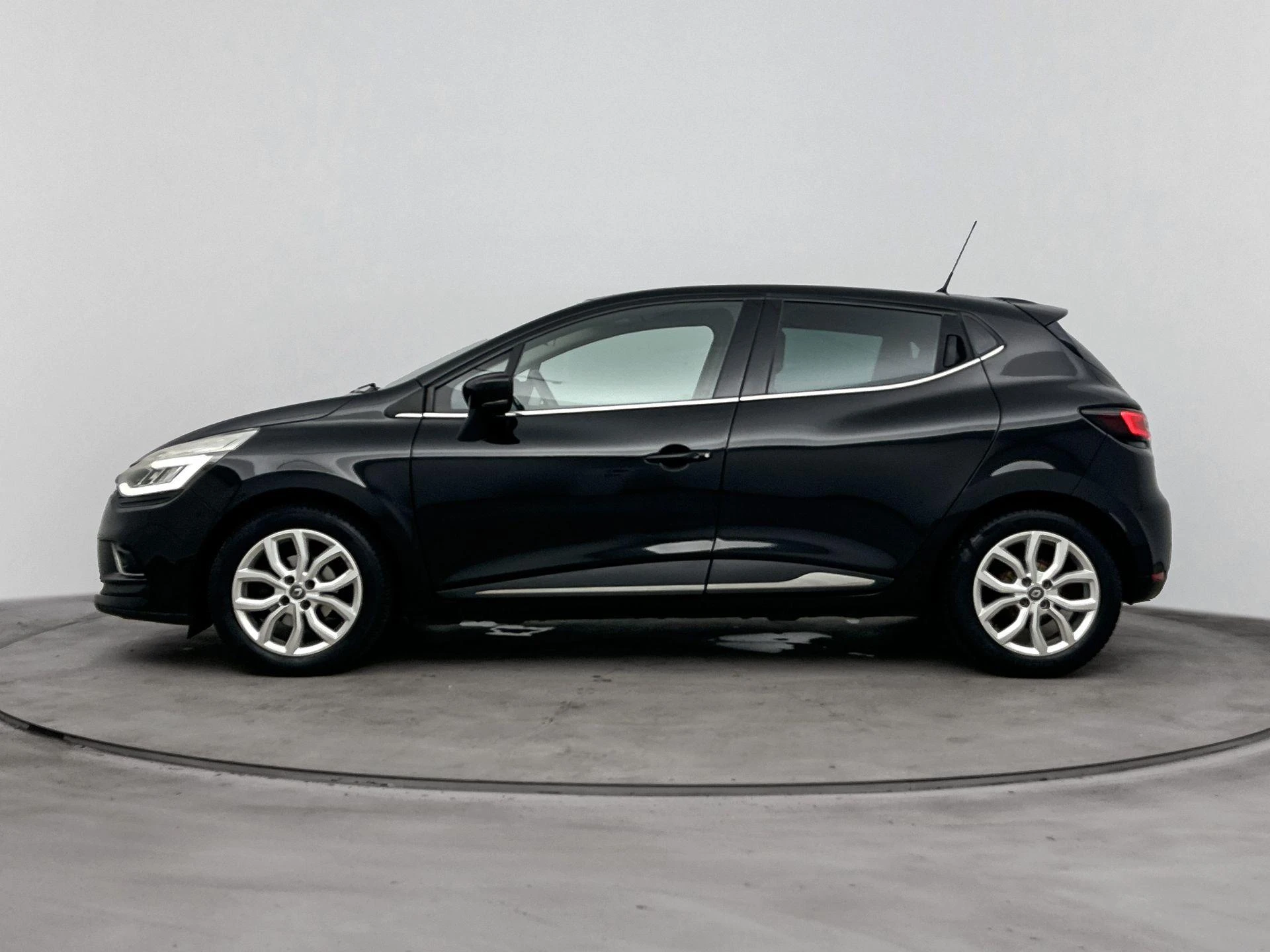 Renault-Clio-image-1