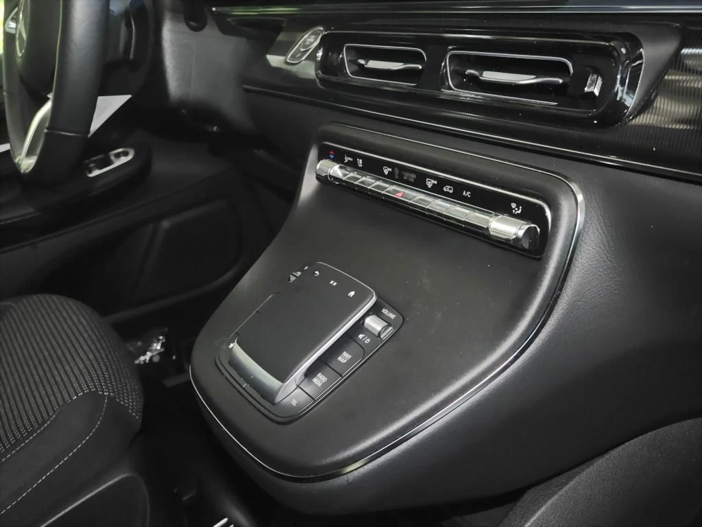 Mercedes-Benz-V-Klasse 220 d-image-11