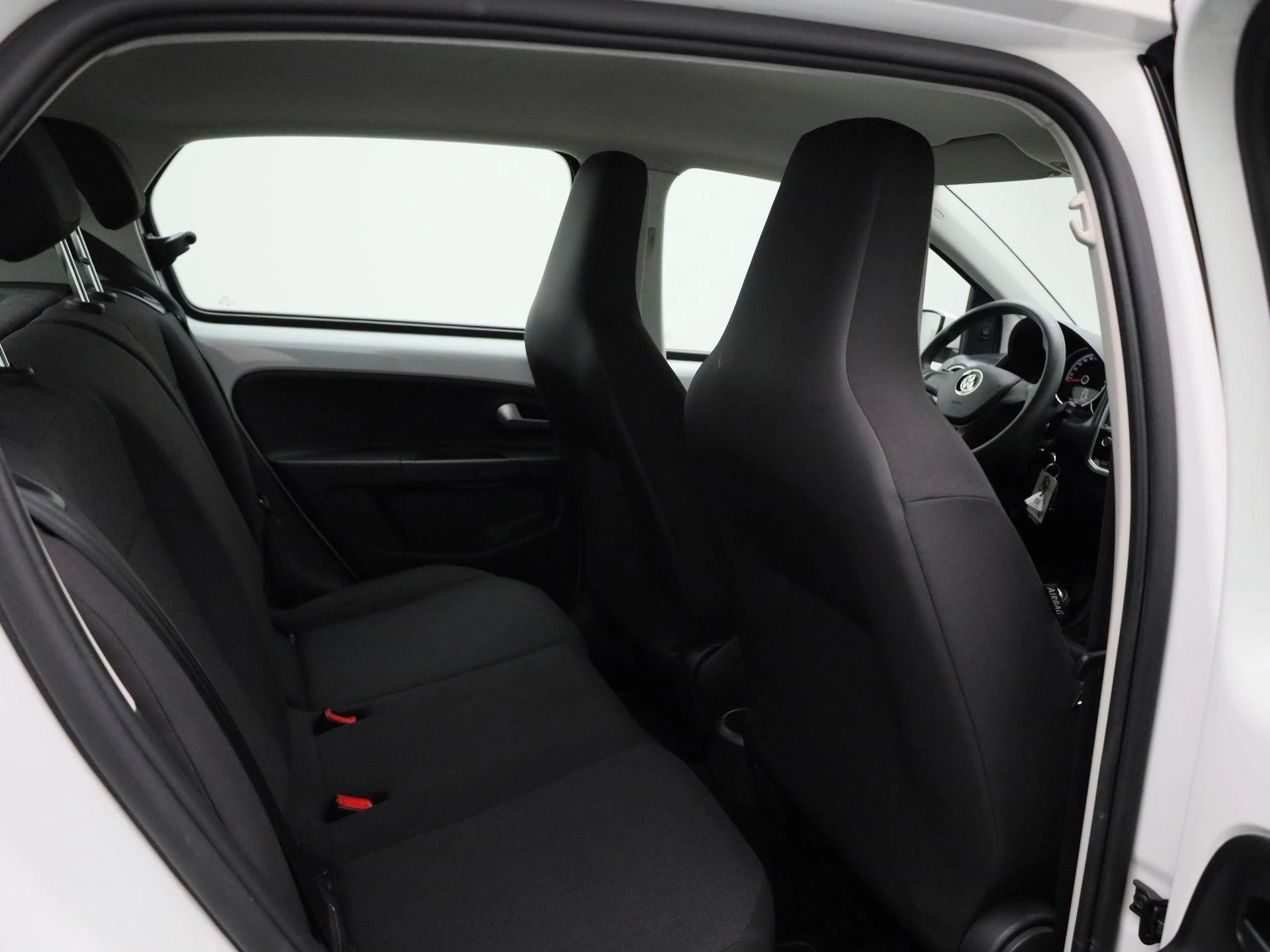 Volkswagen-up!-image-25