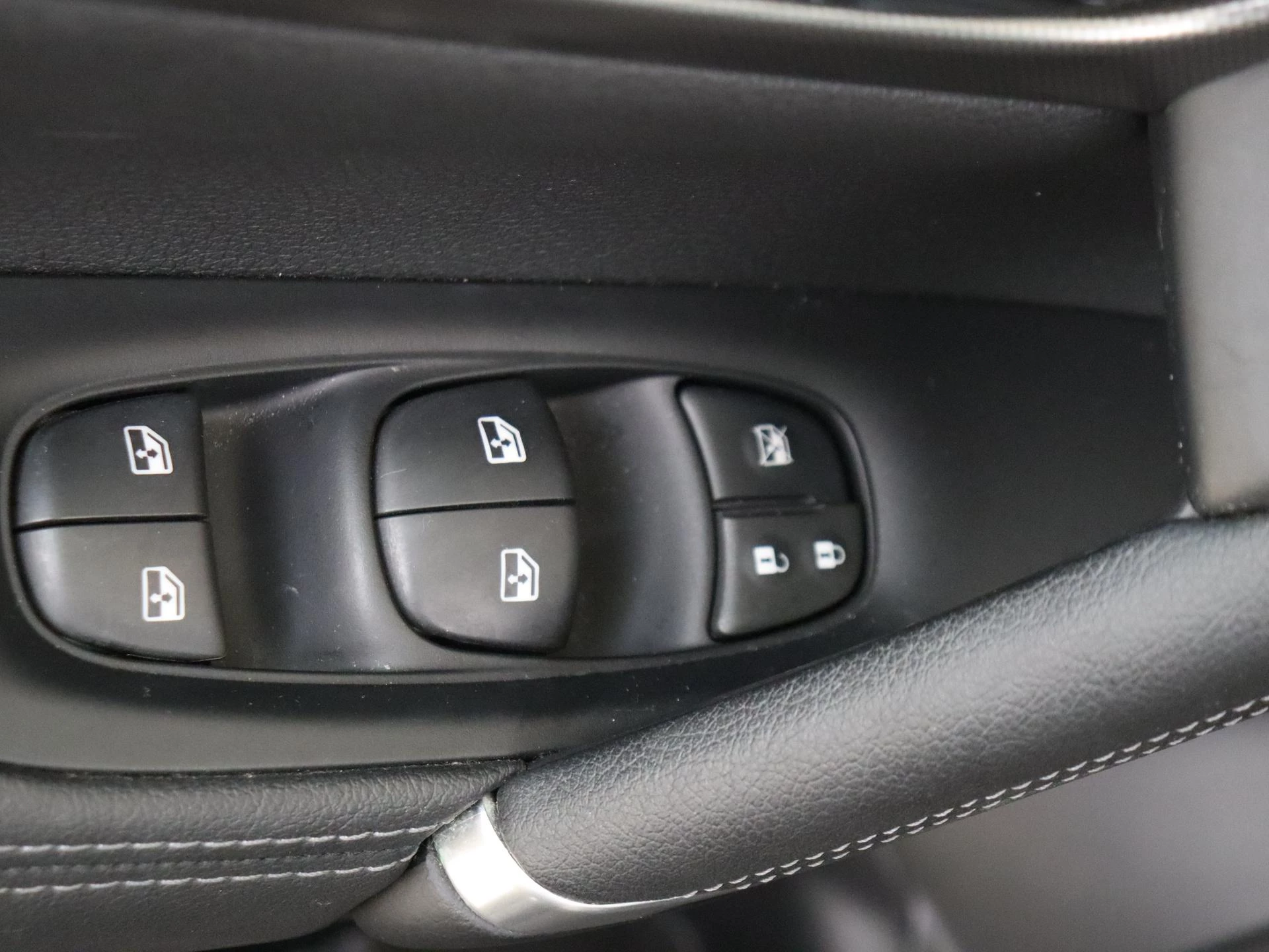 Nissan-QASHQAI-image-27