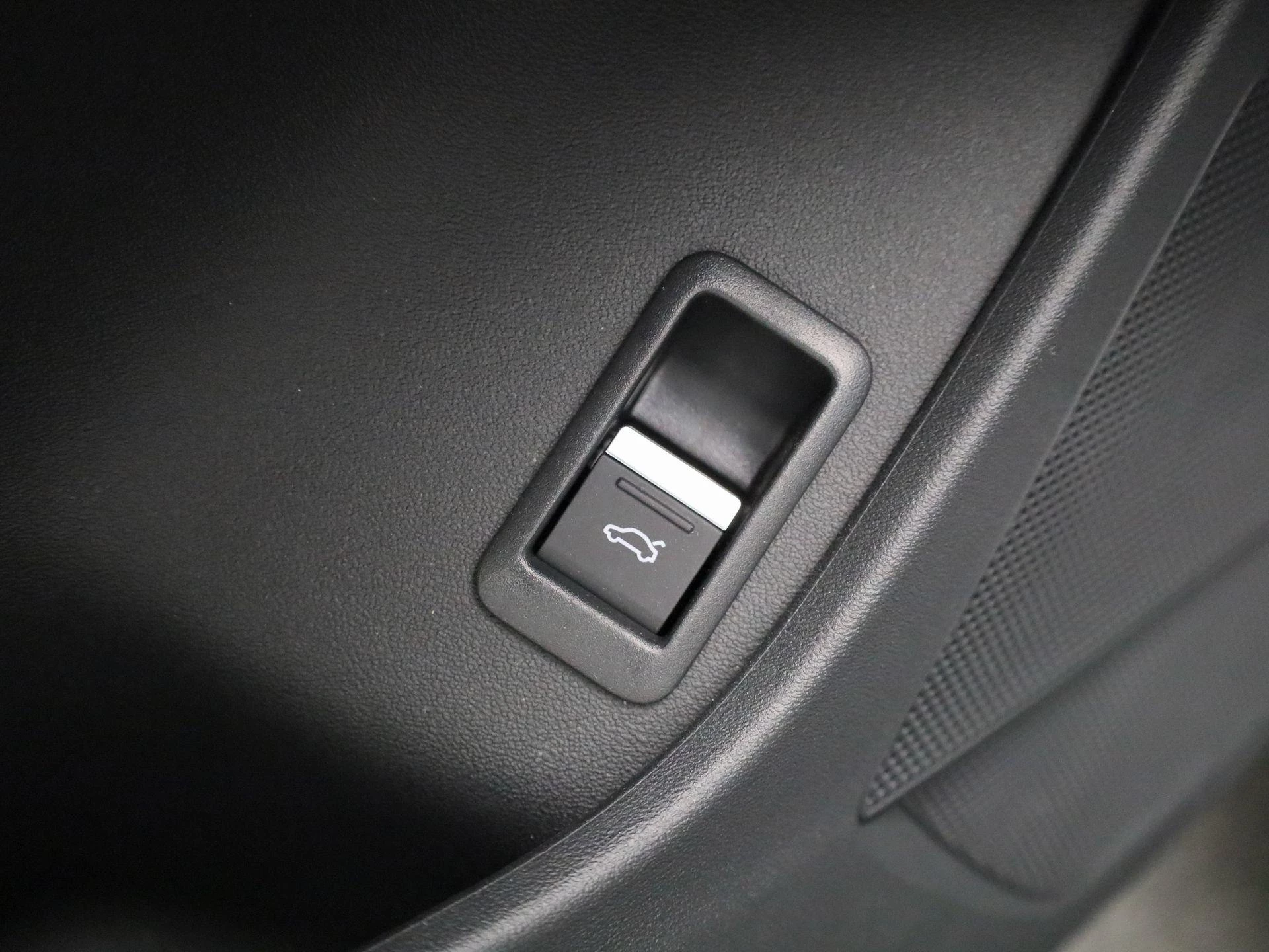 Audi-Q4 e-tron-image-34