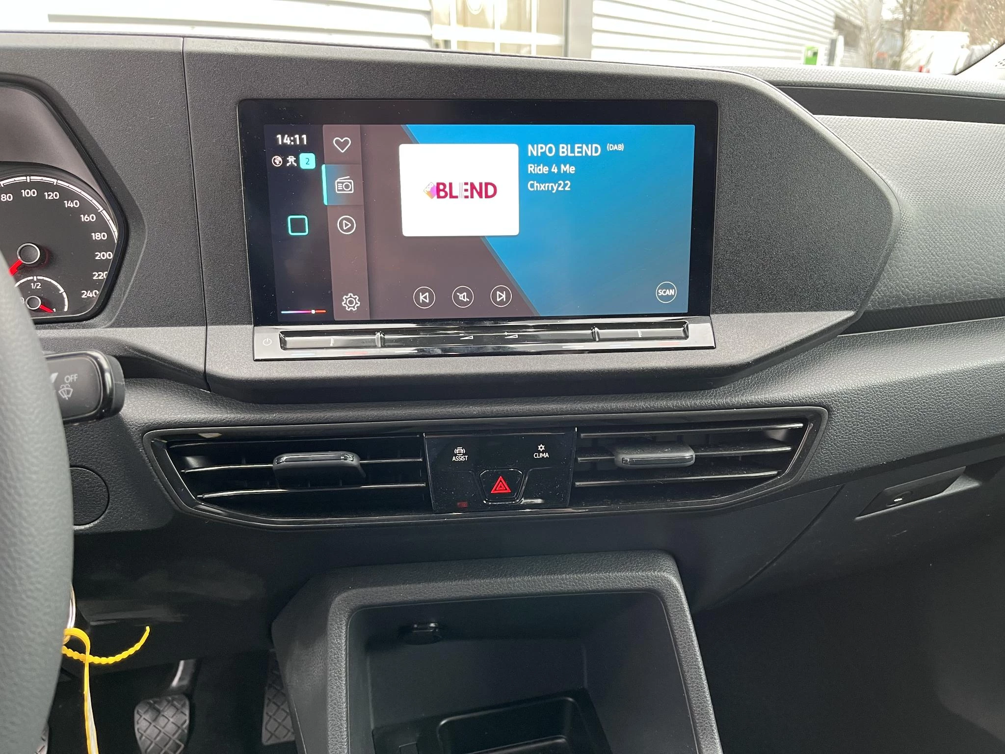 Volkswagen-Caddy-image-12