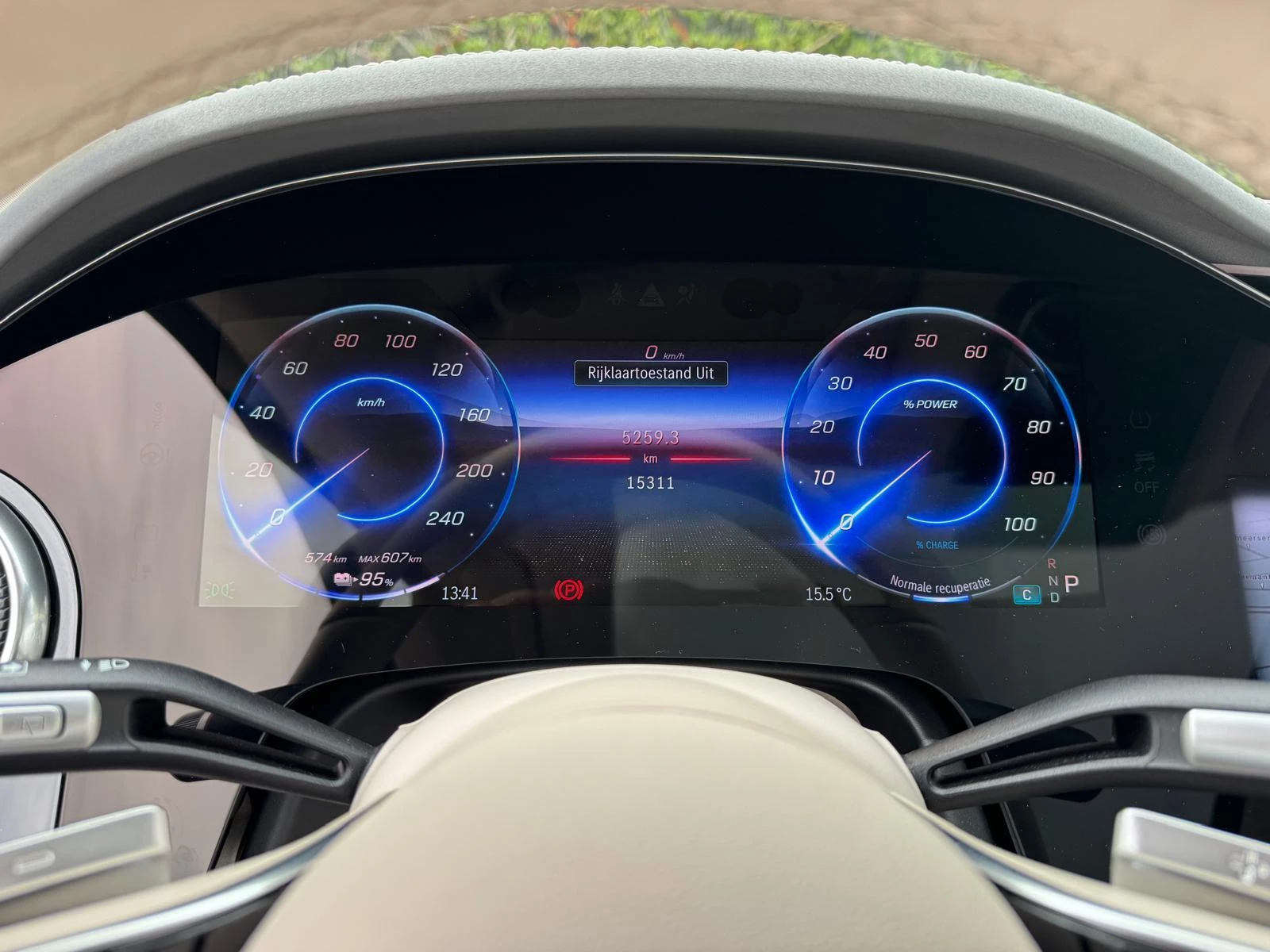 Mercedes-Benz-EQS-image-15