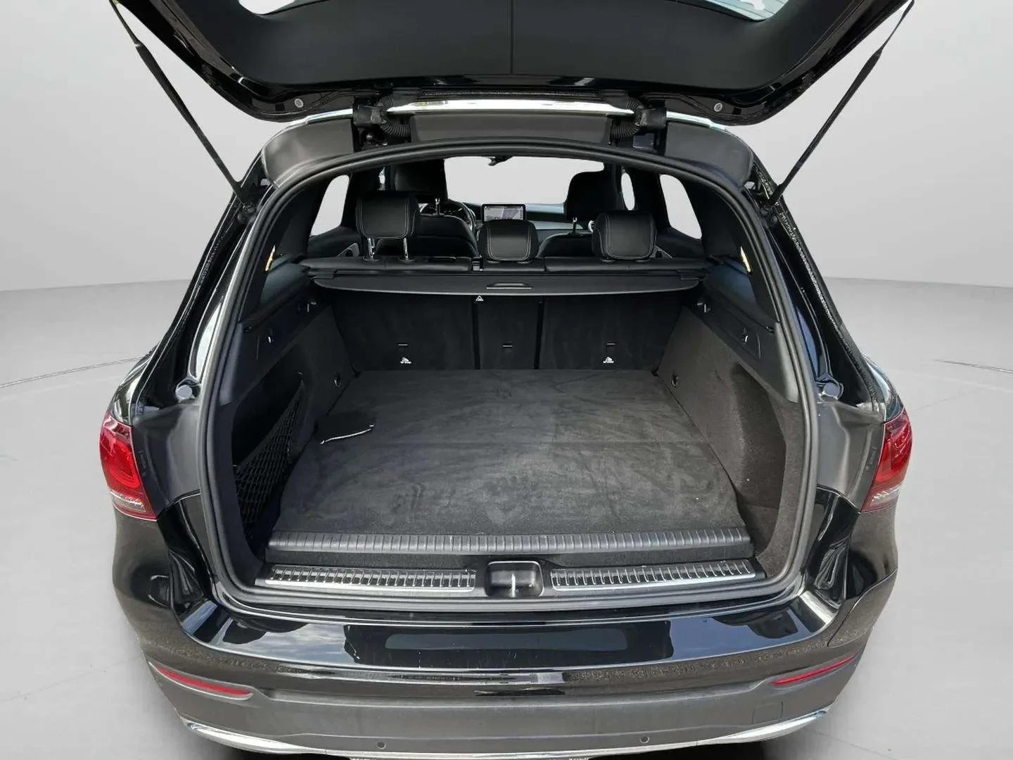 Mercedes-Benz-GLC-image-22