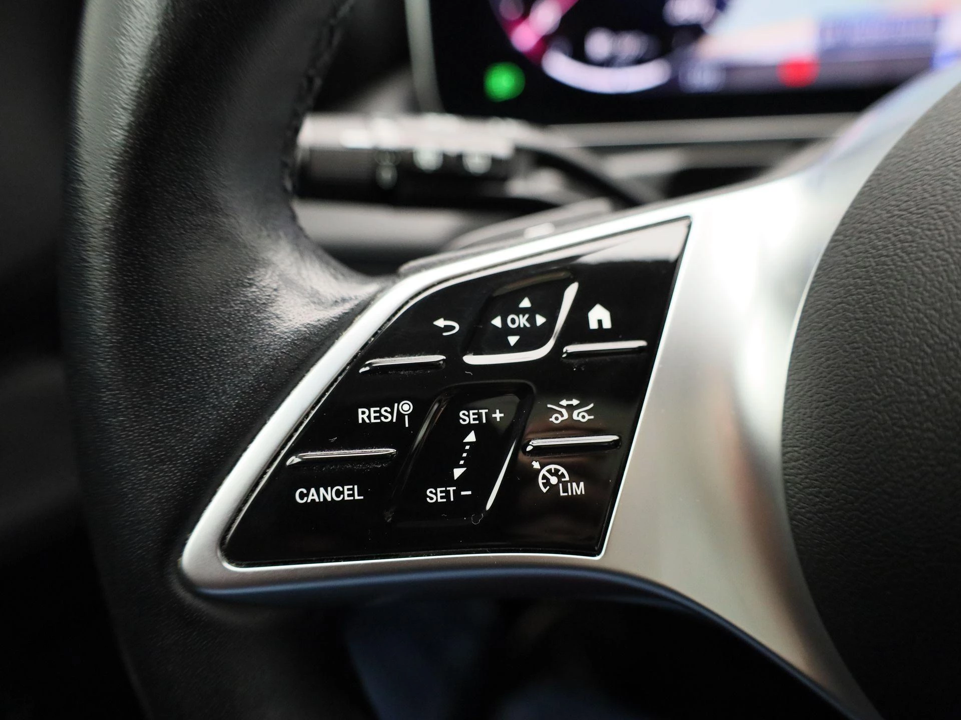 Mercedes-Benz-C-Klasse-image-17