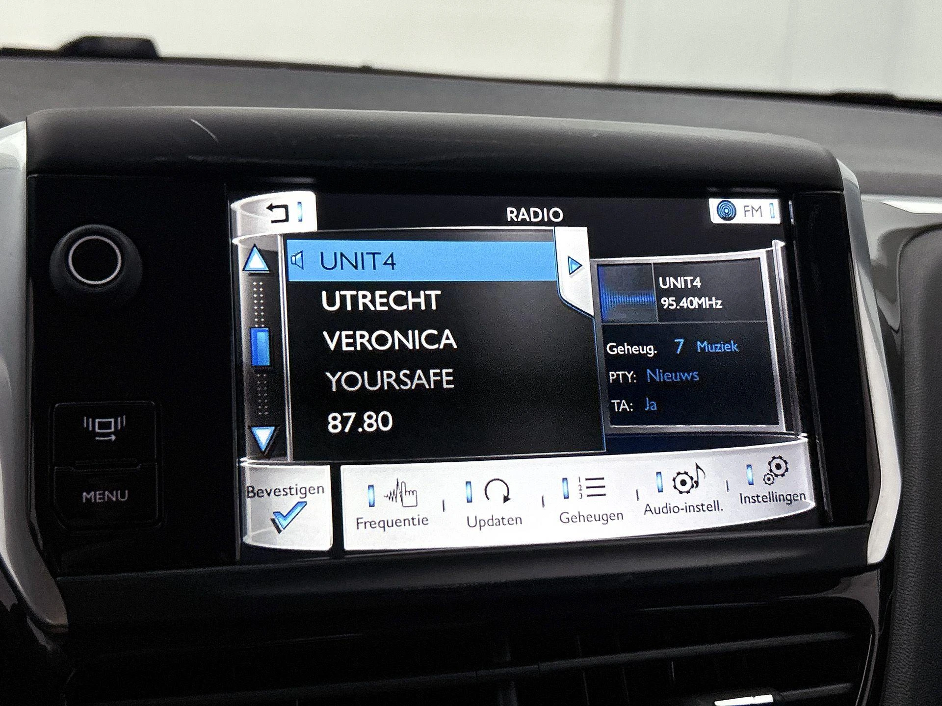 Peugeot-208-image-6