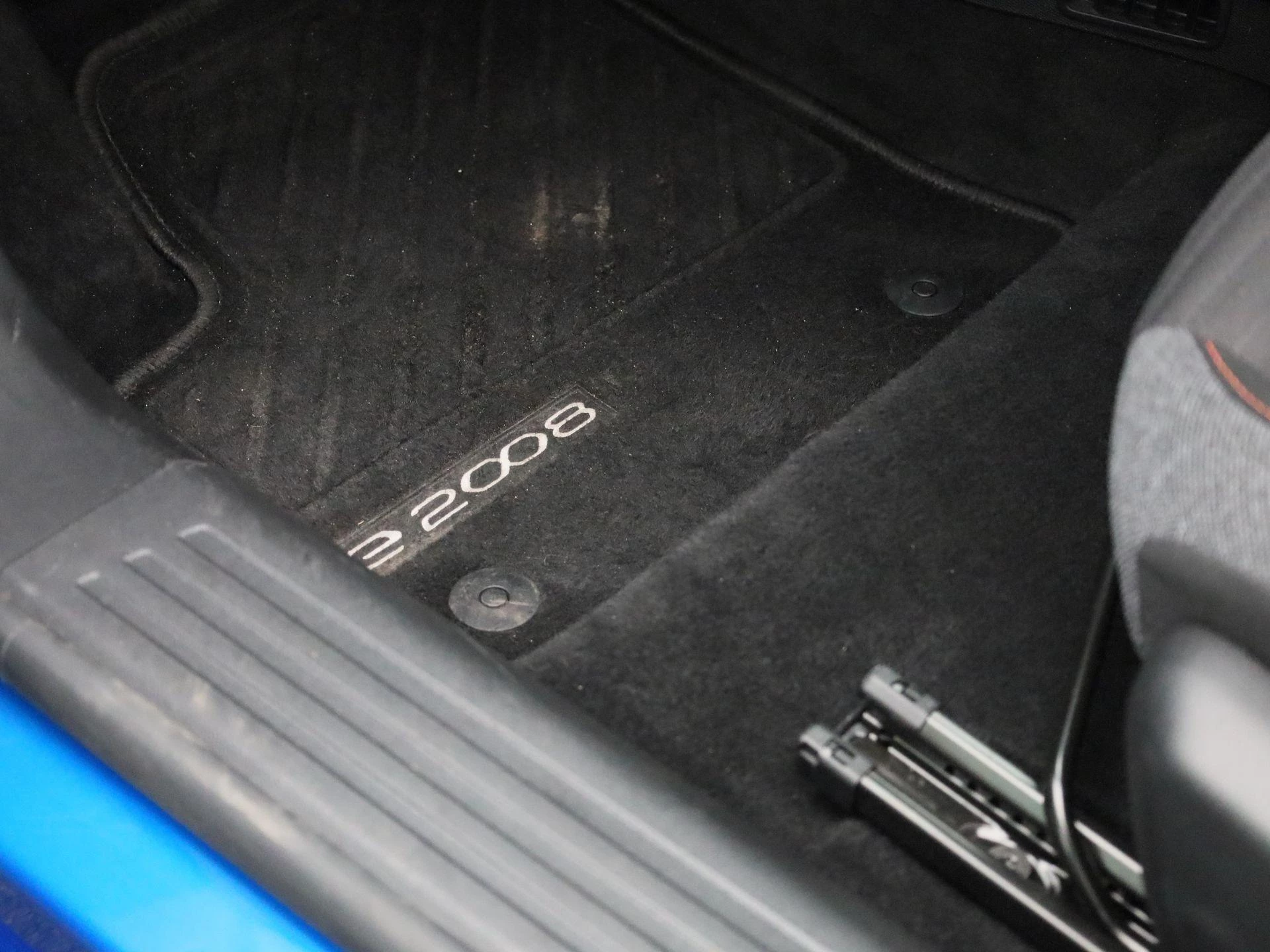 Peugeot-e-2008-image-35