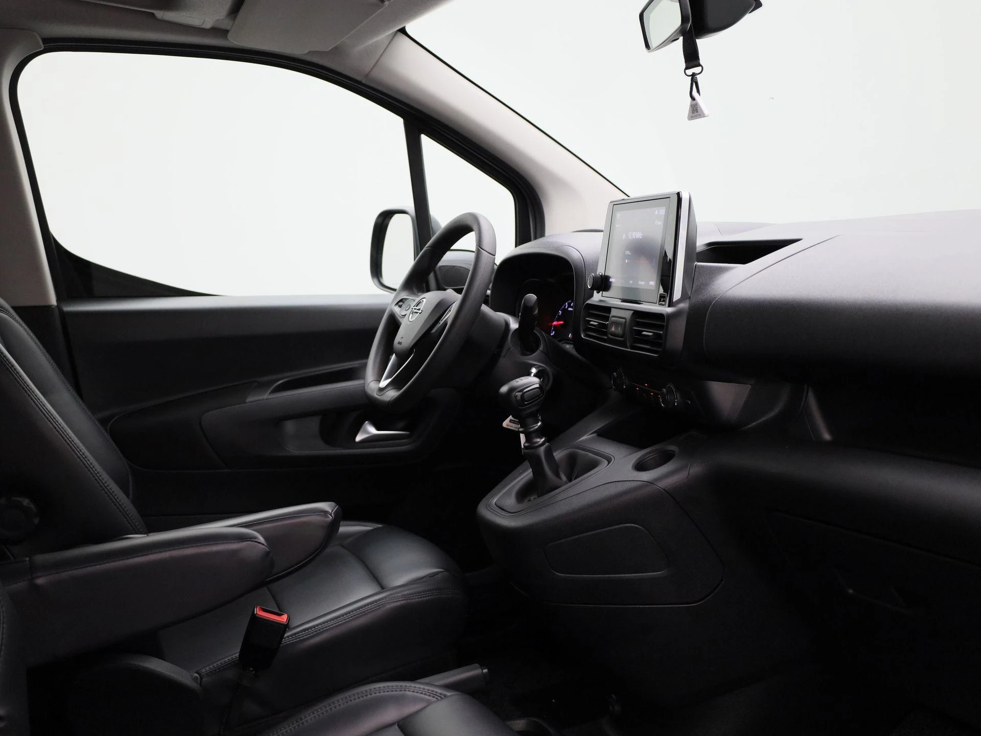 Opel-Combo Life-image-30