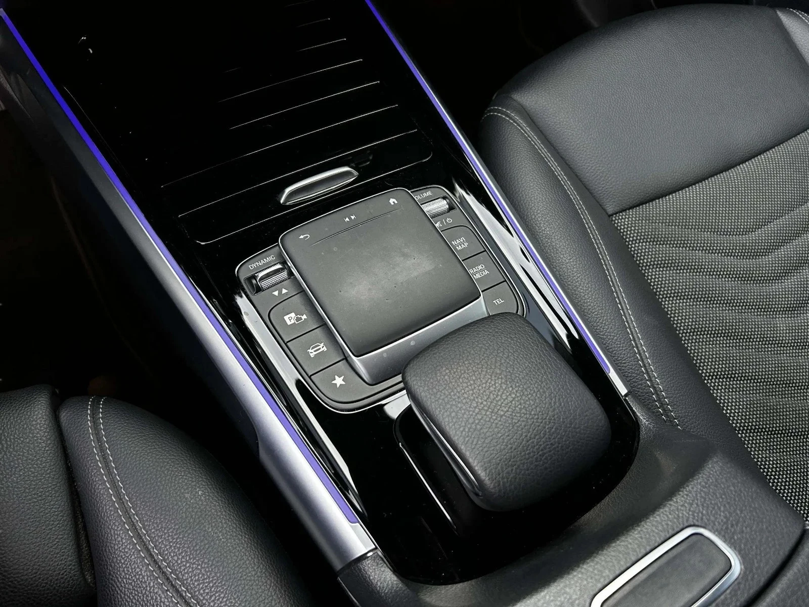 Mercedes-Benz-EQB-image-10