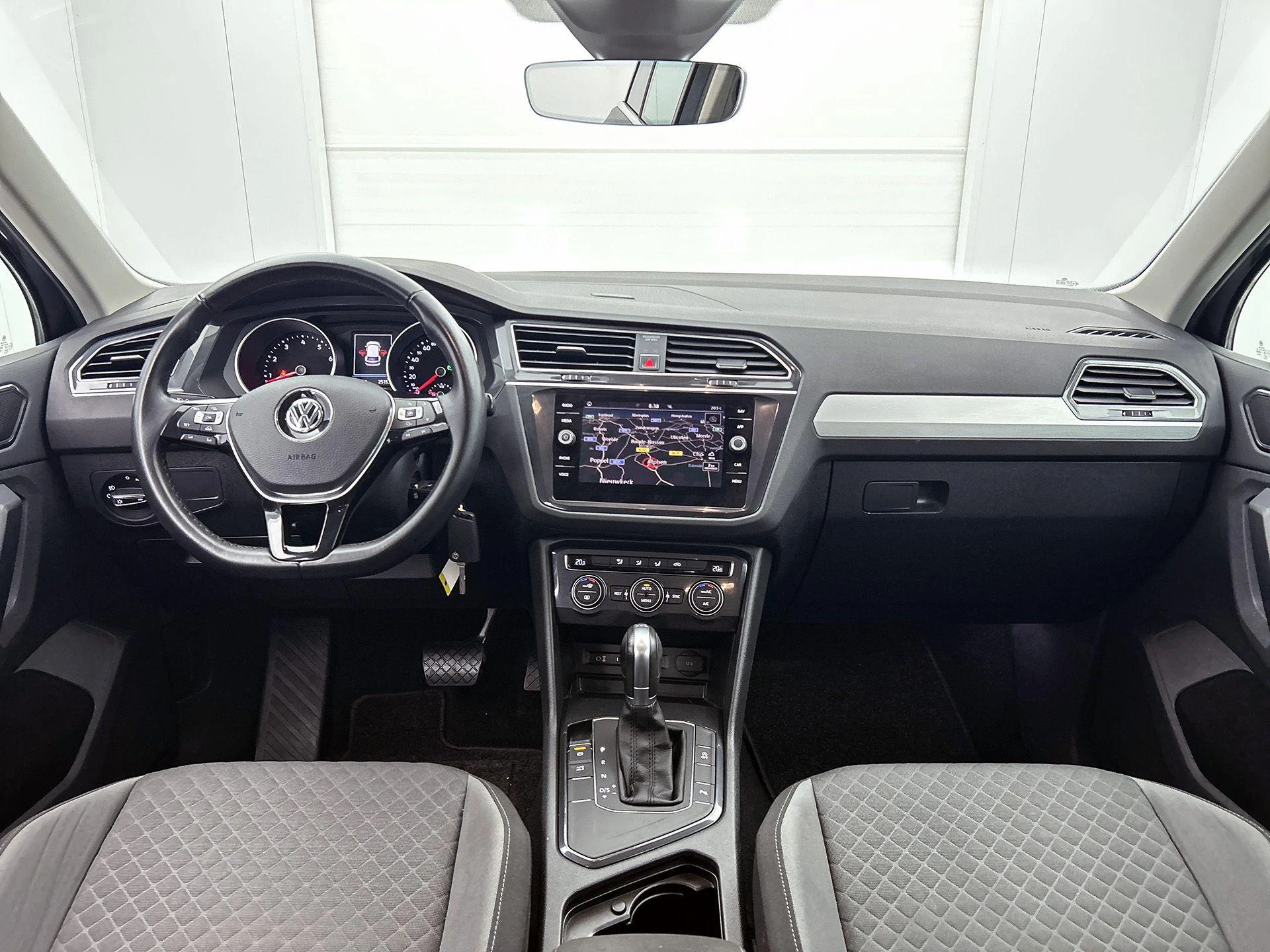Volkswagen-Tiguan-image-21