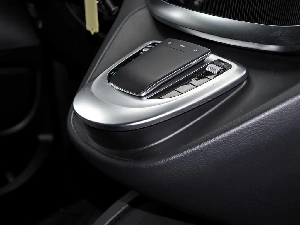 Mercedes-Benz-V-Klasse 220-image-12