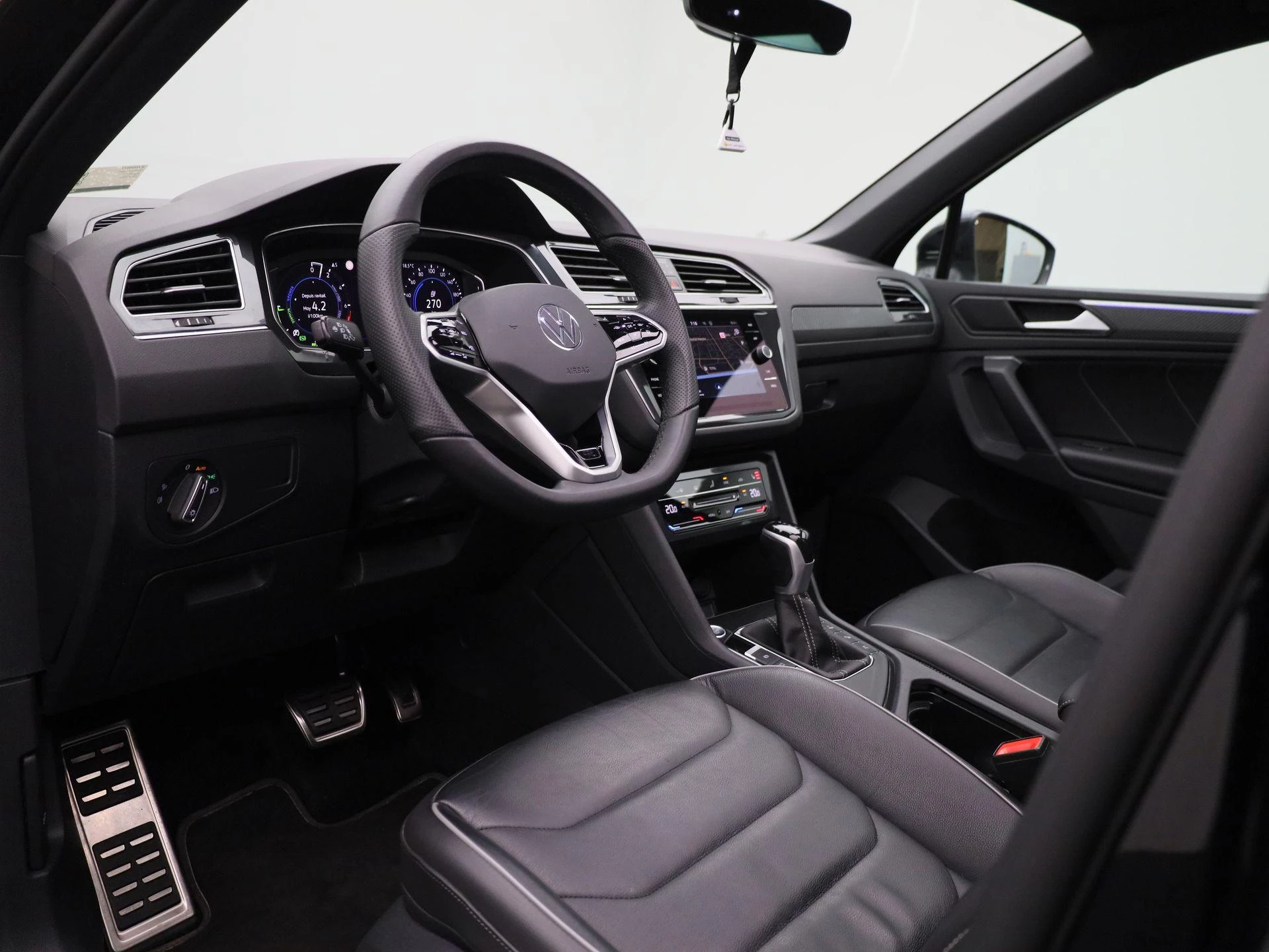 Volkswagen-Tiguan-image-38