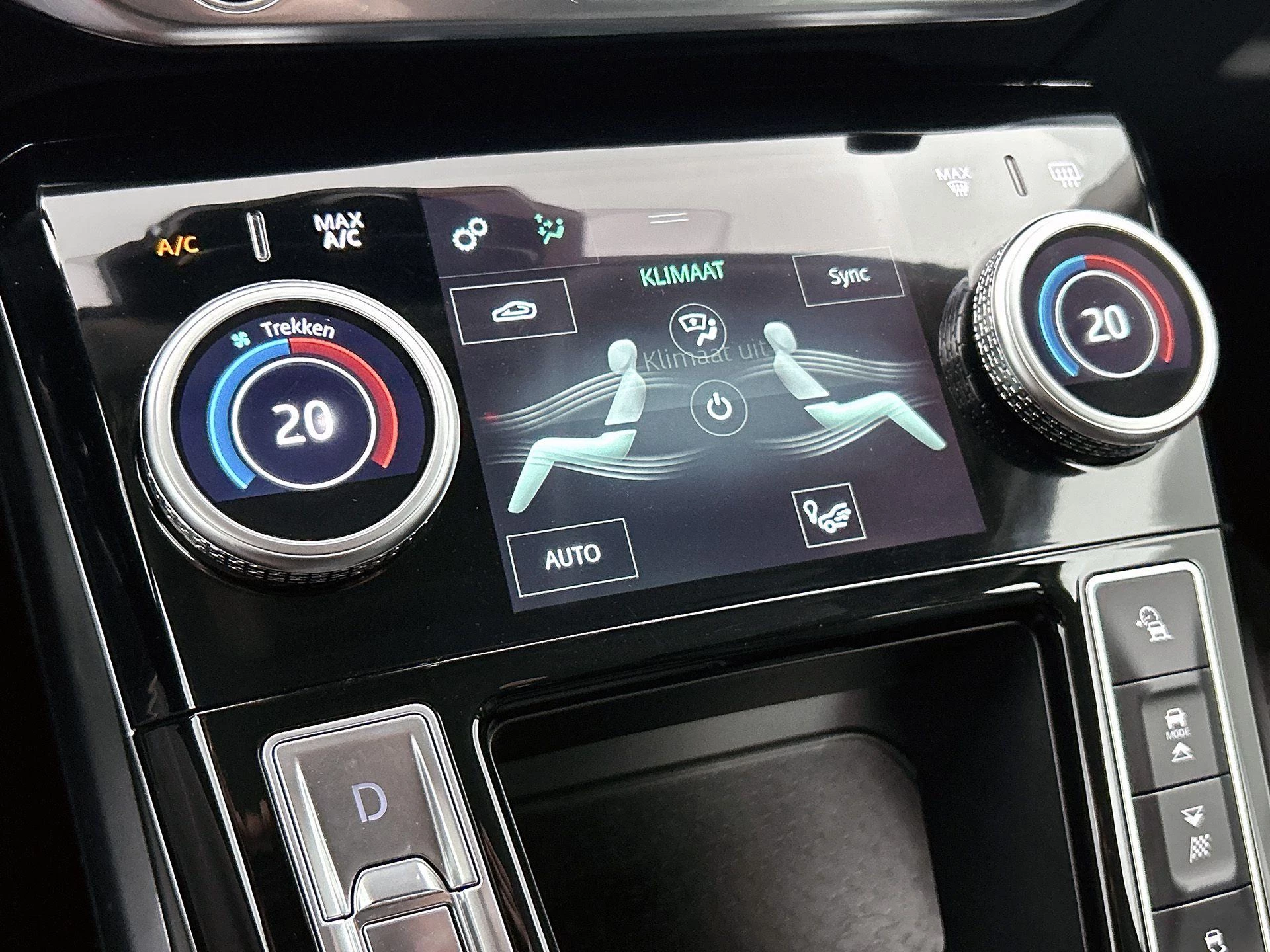 Jaguar-I-PACE-image-68