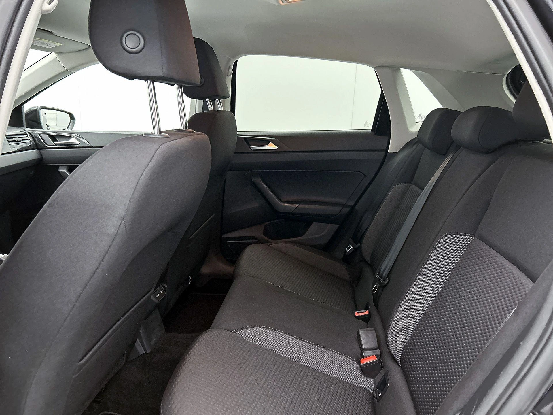 Volkswagen-Polo-image-25