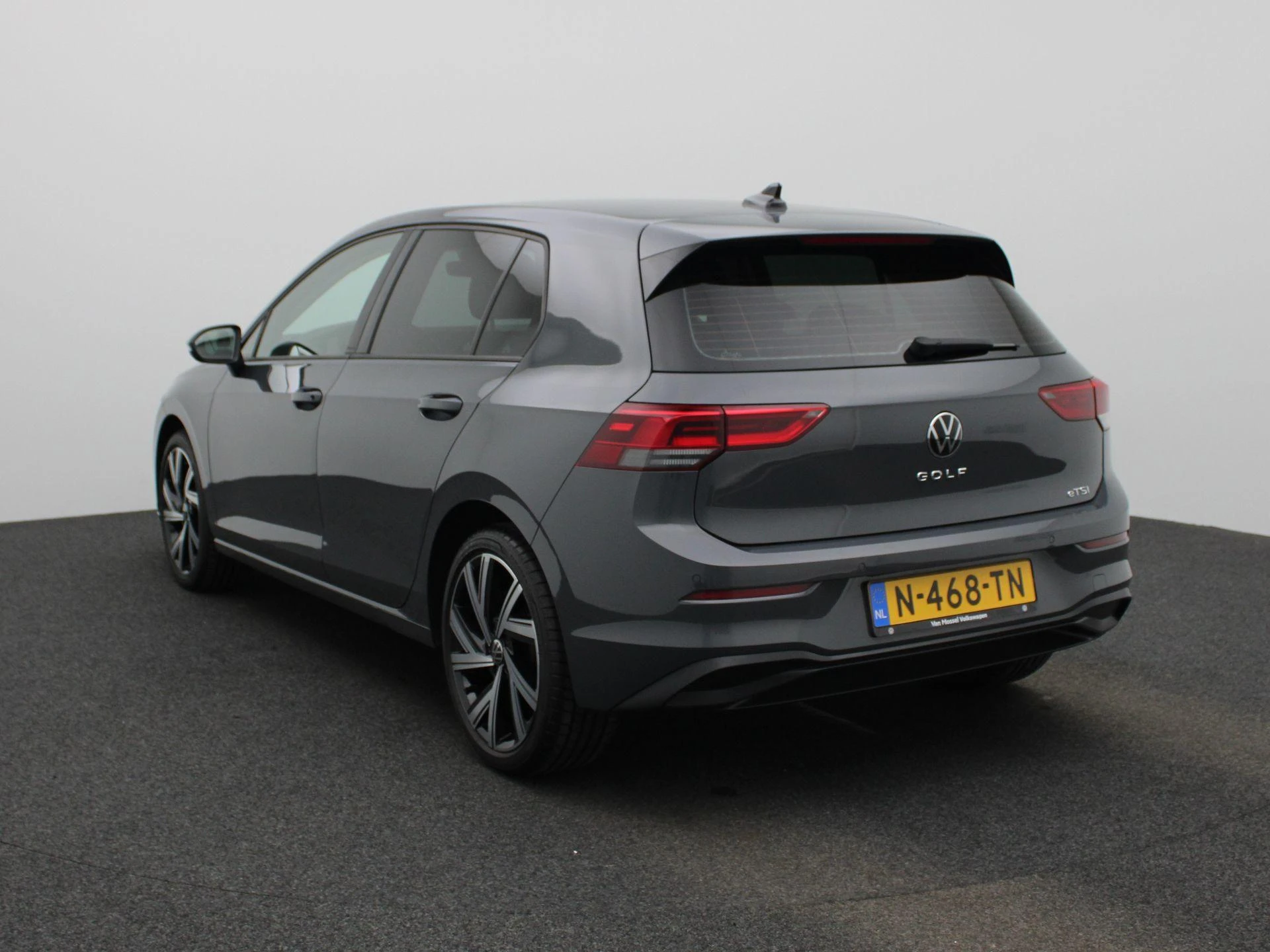 Volkswagen-Golf-image-1