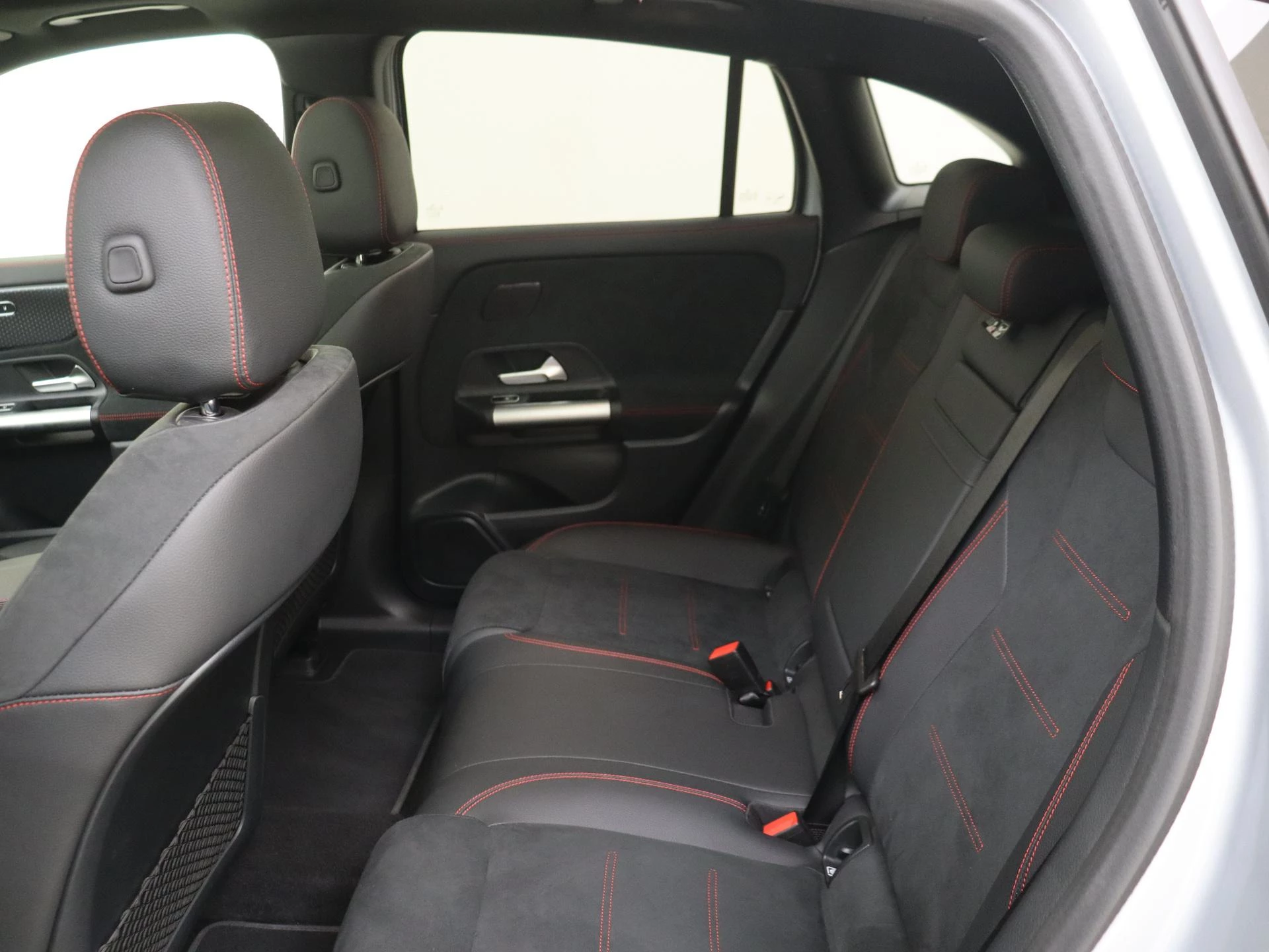 Mercedes-Benz-EQA-image-11