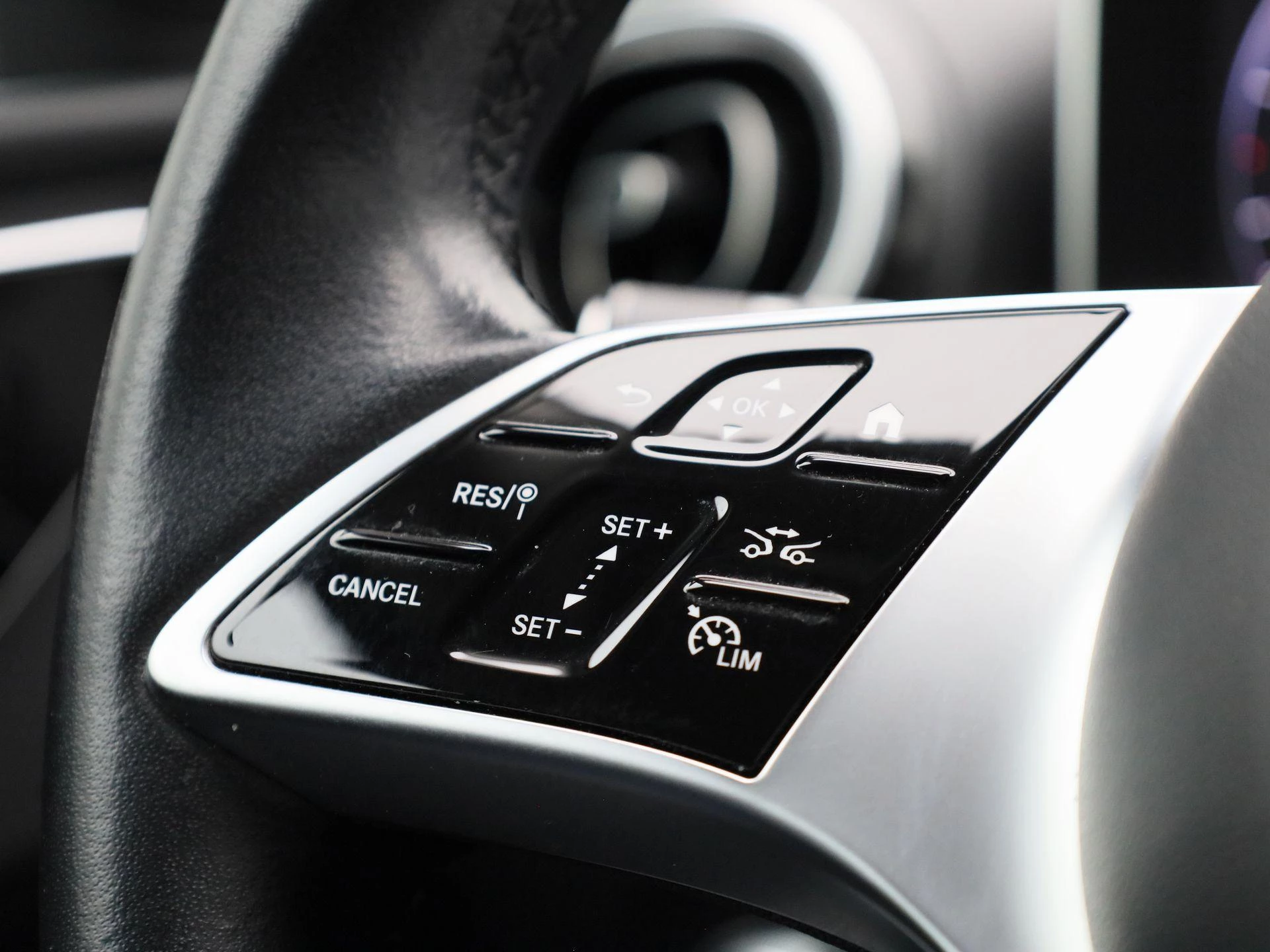 Mercedes-Benz-C-Klasse-image-17