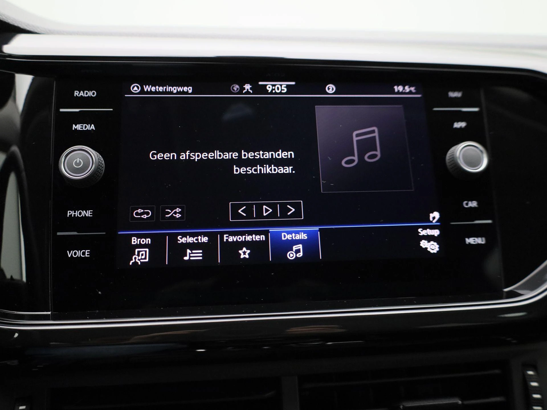 Volkswagen-T-Cross-image-18