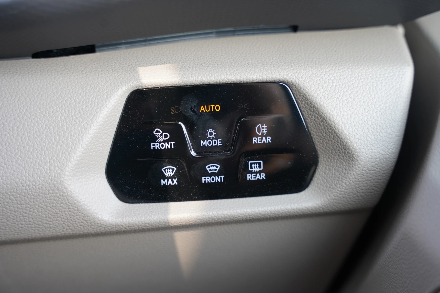 Volkswagen-Multivan-image-19