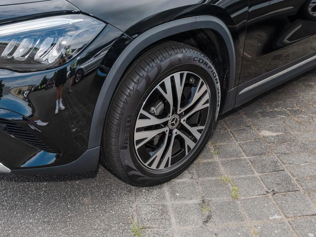 Mercedes-Benz-GLA 200 d-image-5