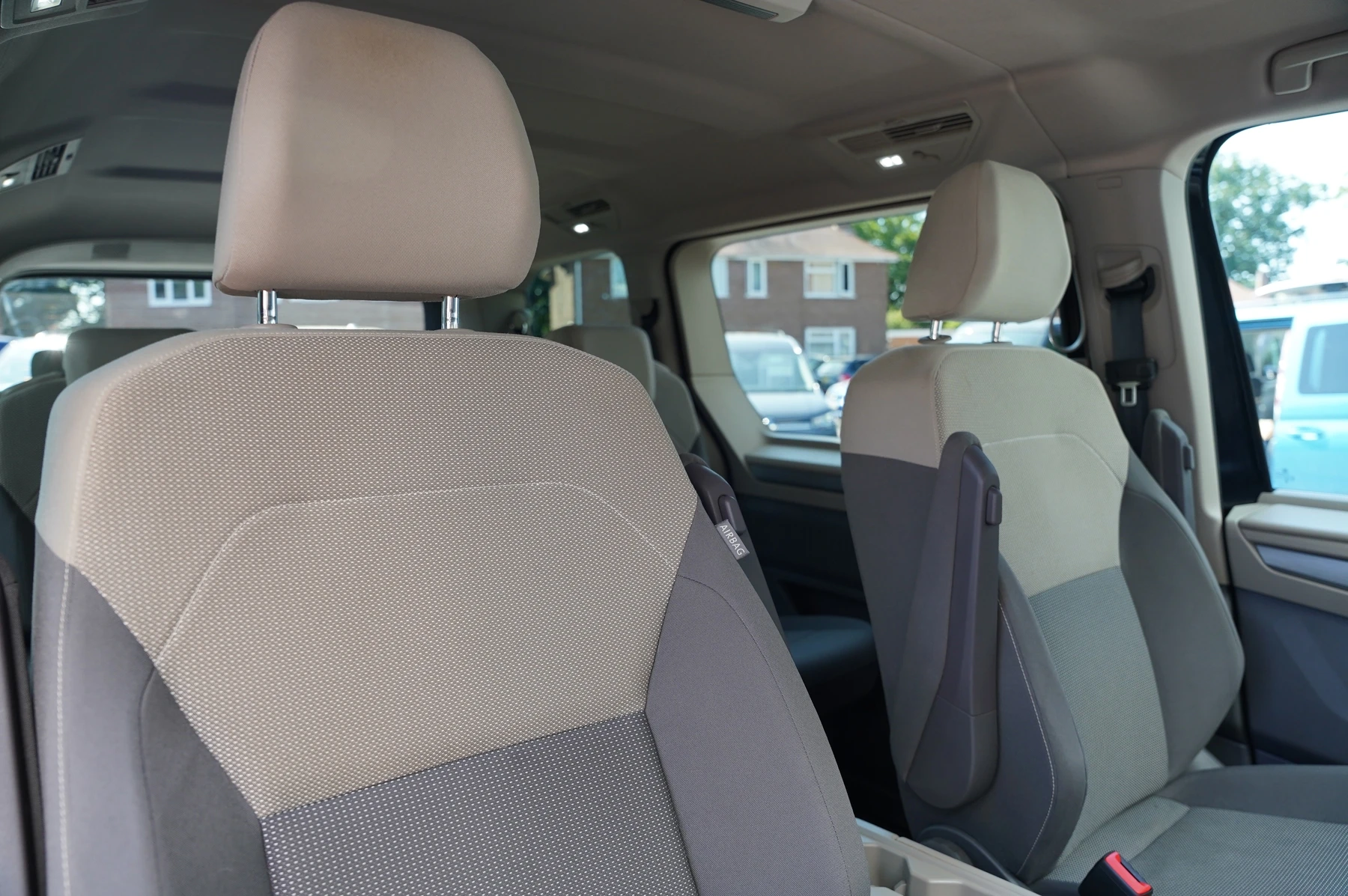 Volkswagen-Multivan-image-8