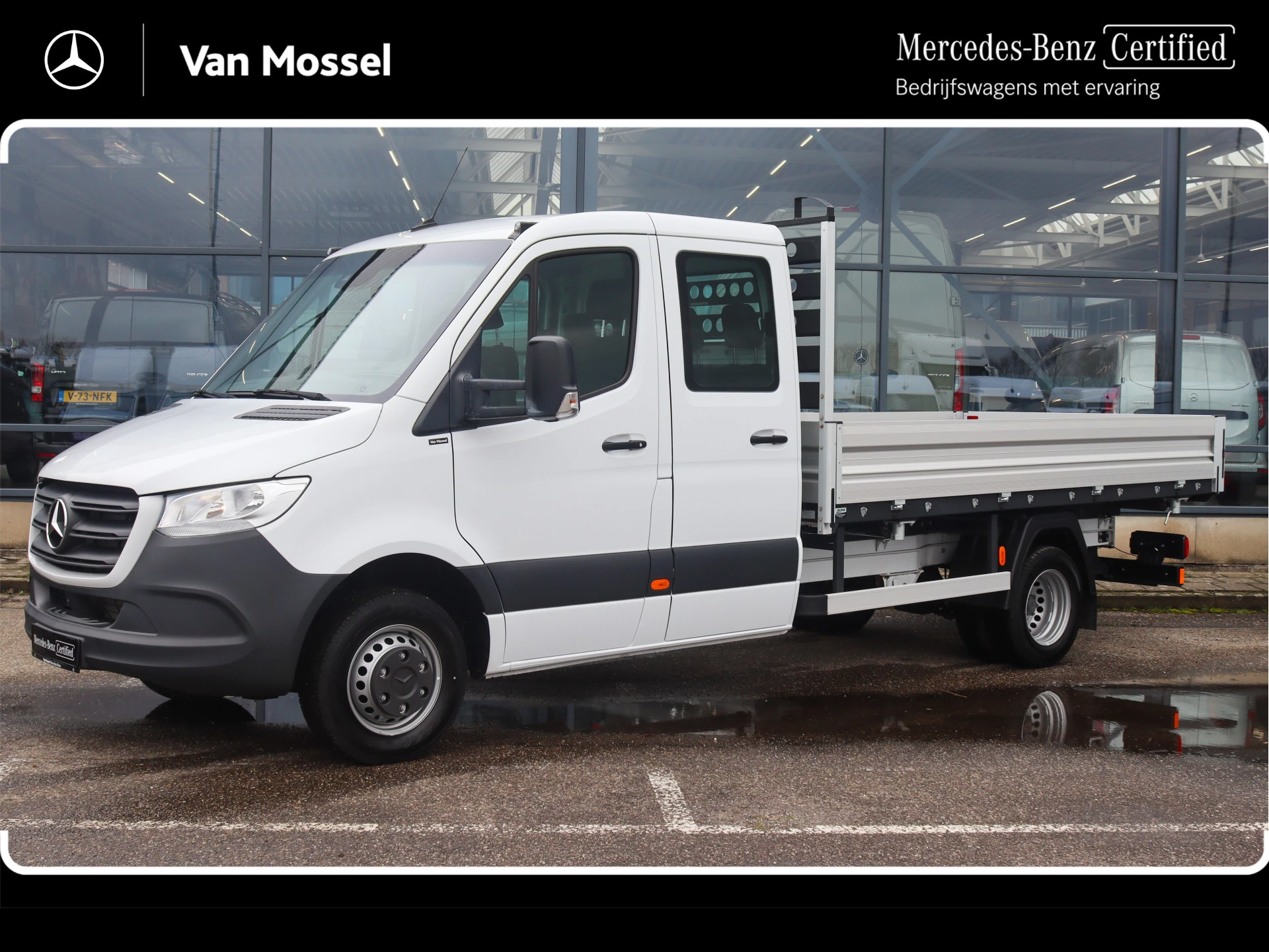 Mercedes-Benz-Sprinter-image-0