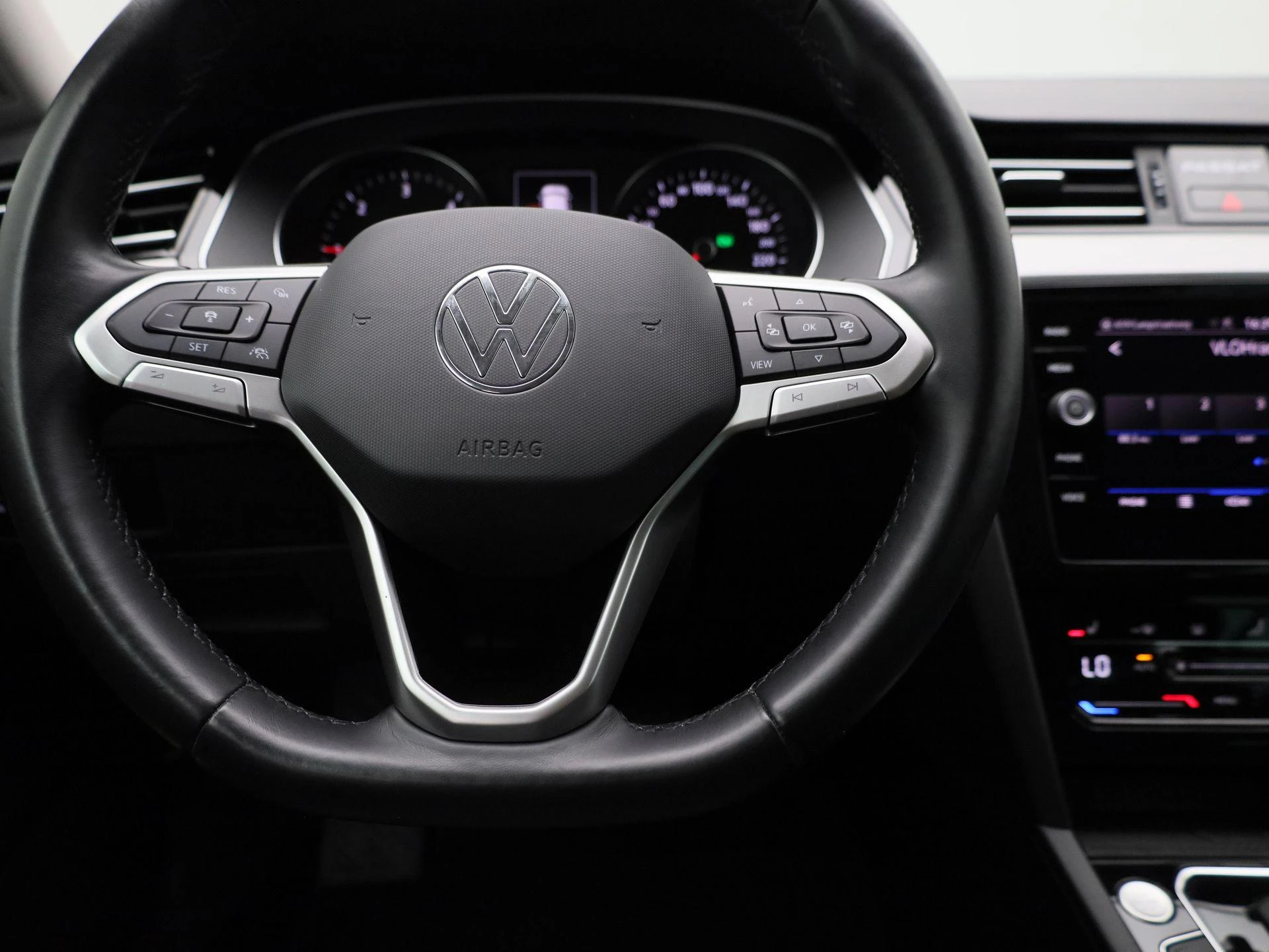 Volkswagen-Passat-image-6