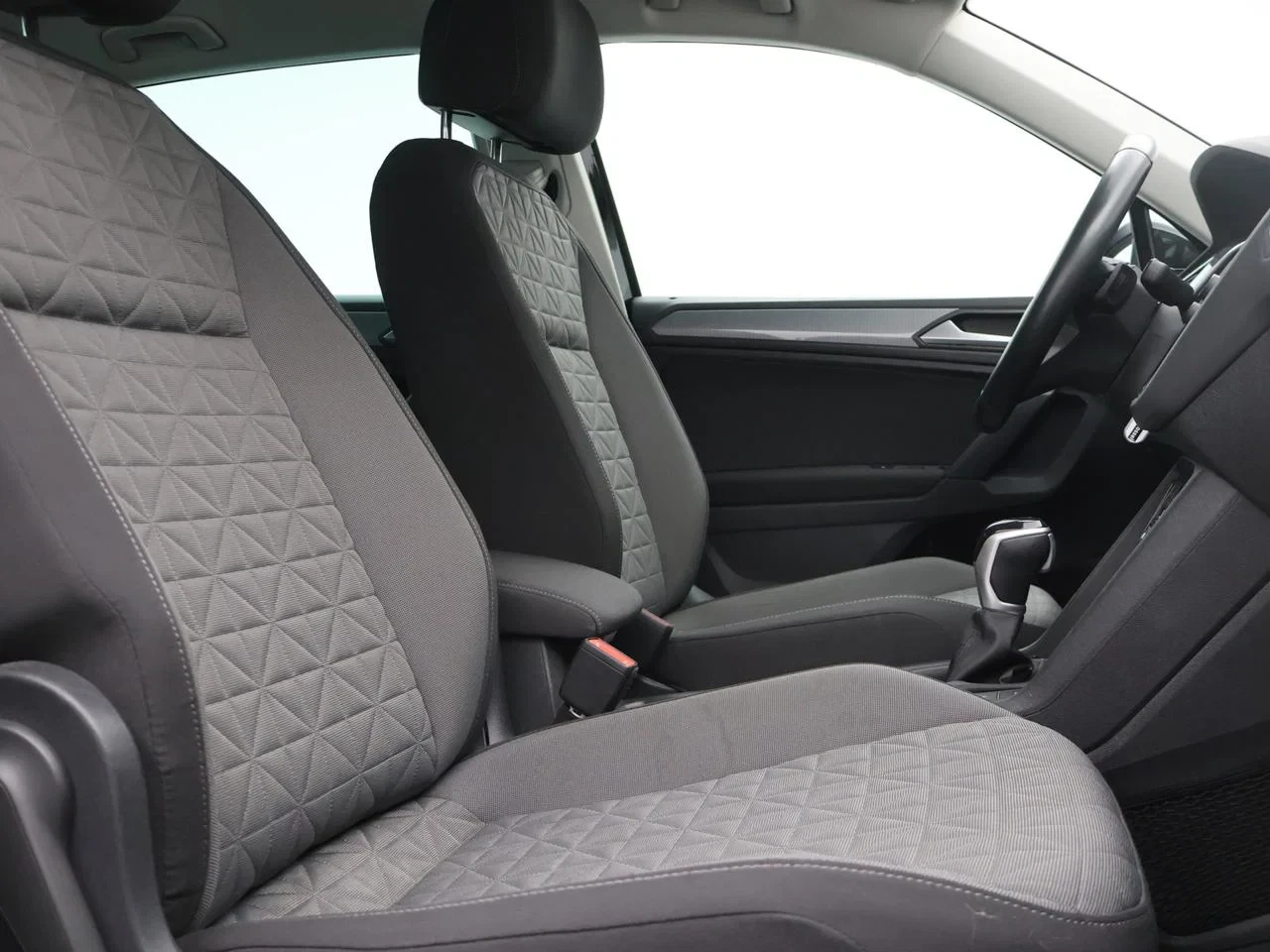 Volkswagen-Tiguan-image-4