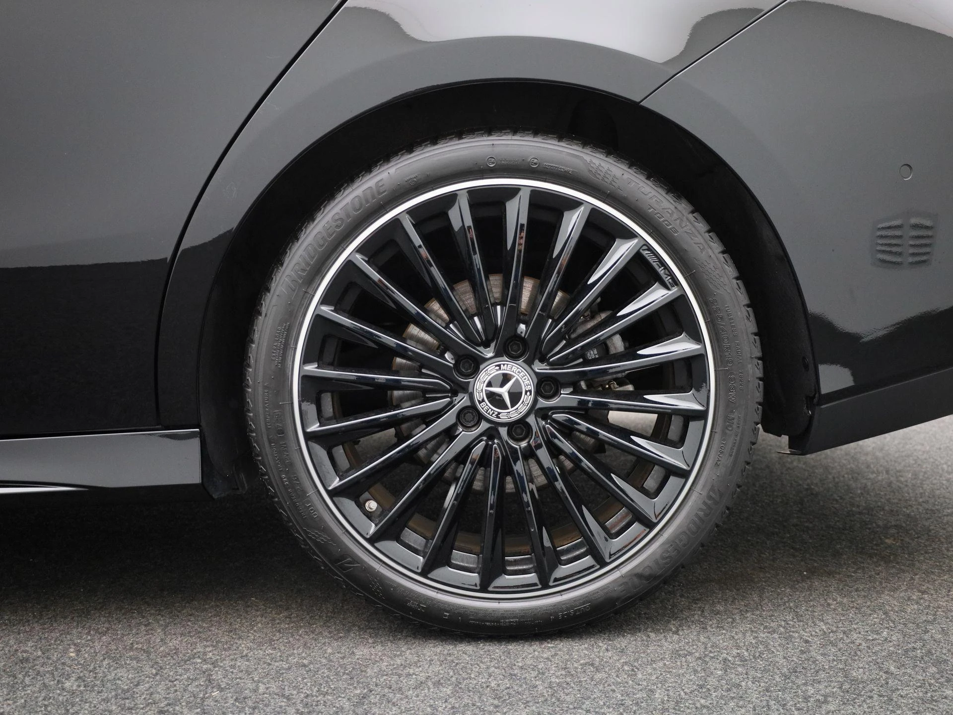 Mercedes-Benz-CLA-image-12
