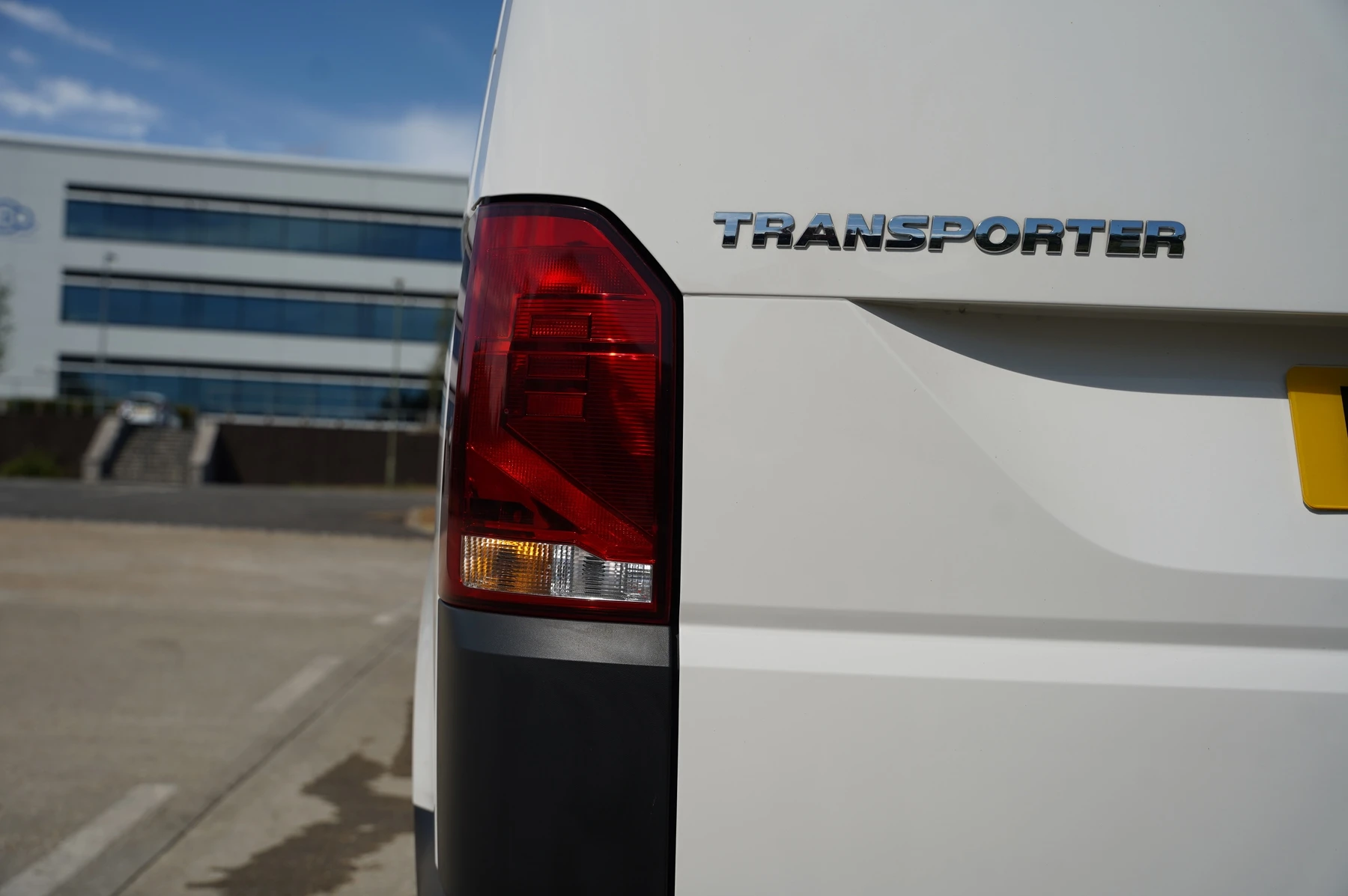 Volkswagen-Transporter-image-27