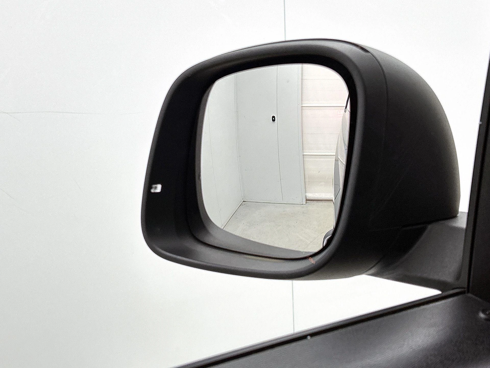 Volkswagen-ID. Buzz Cargo-image-17