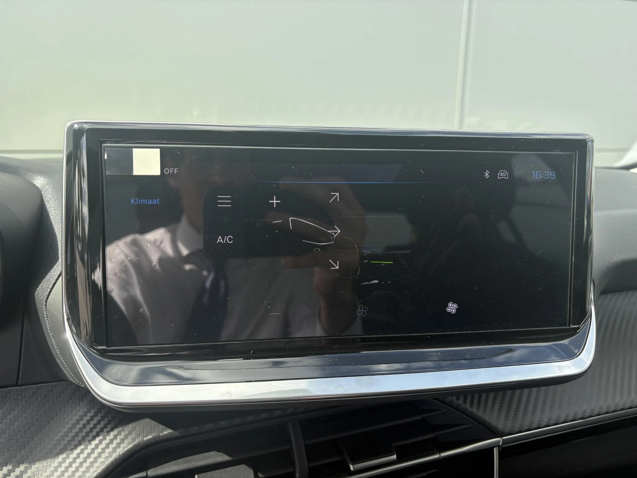 Peugeot-208-image-15